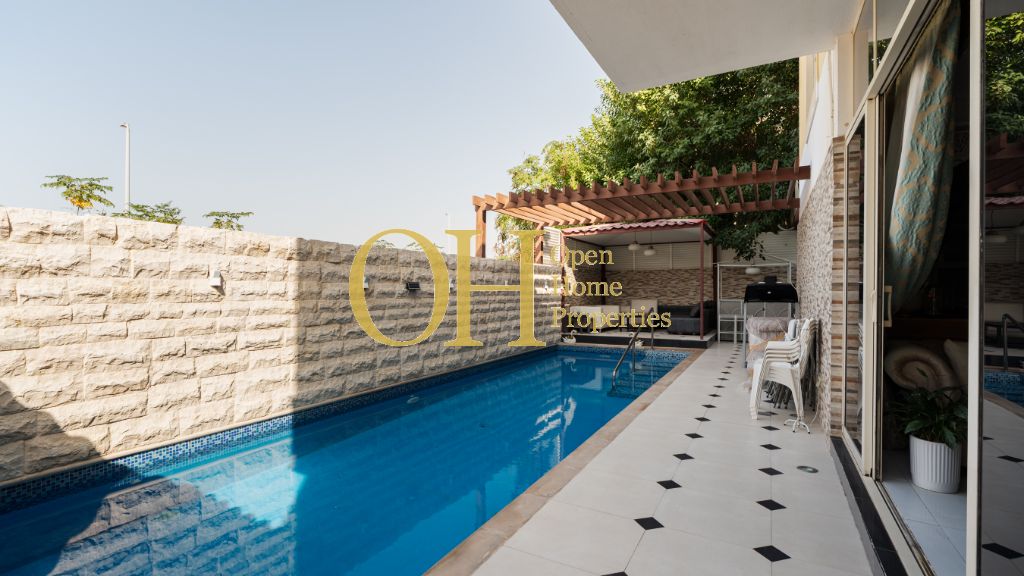 Renovated Villa | Well Maintained | Corner Unit