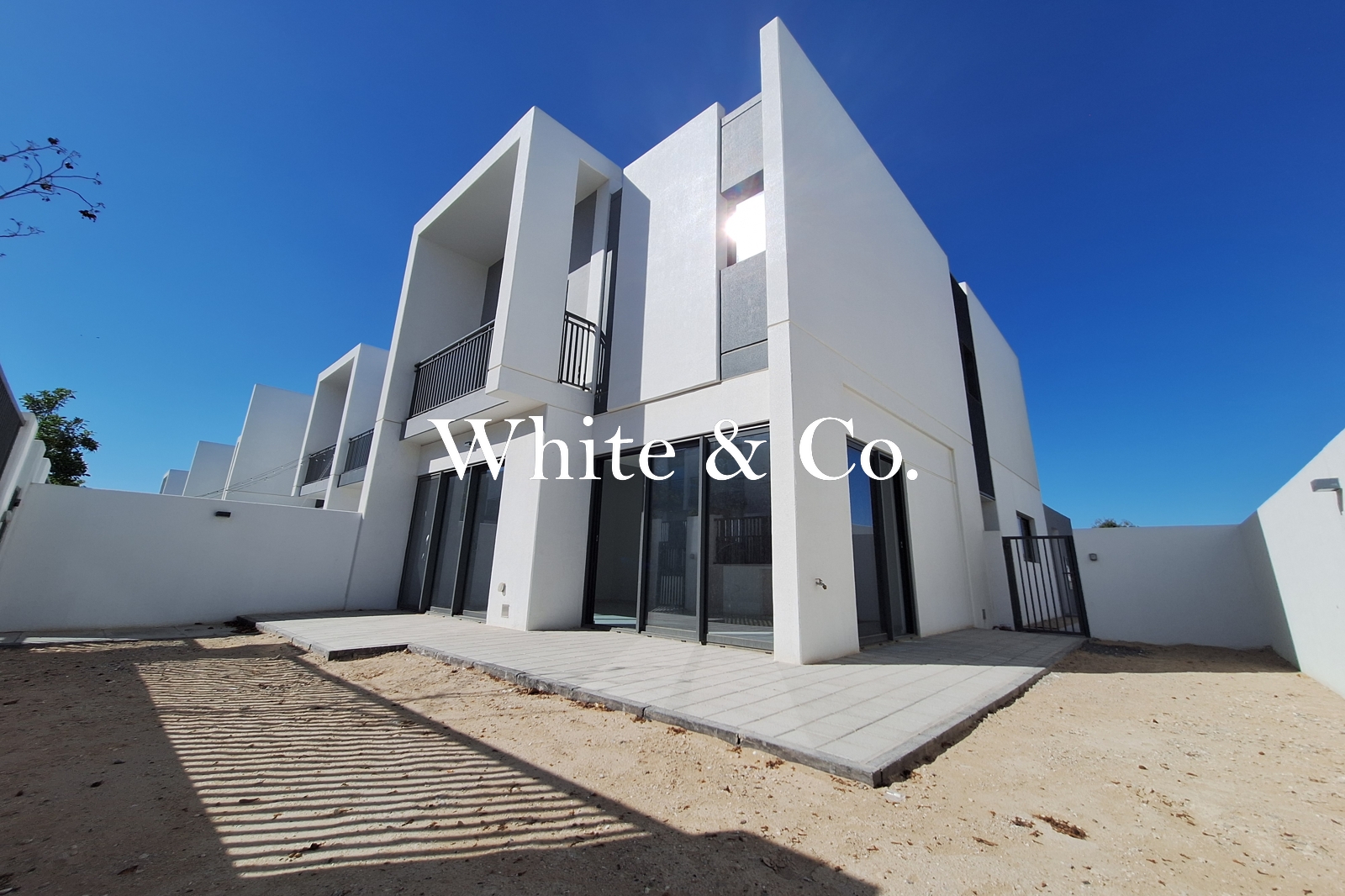 Corner Plot l Landscaped l Close to Shops