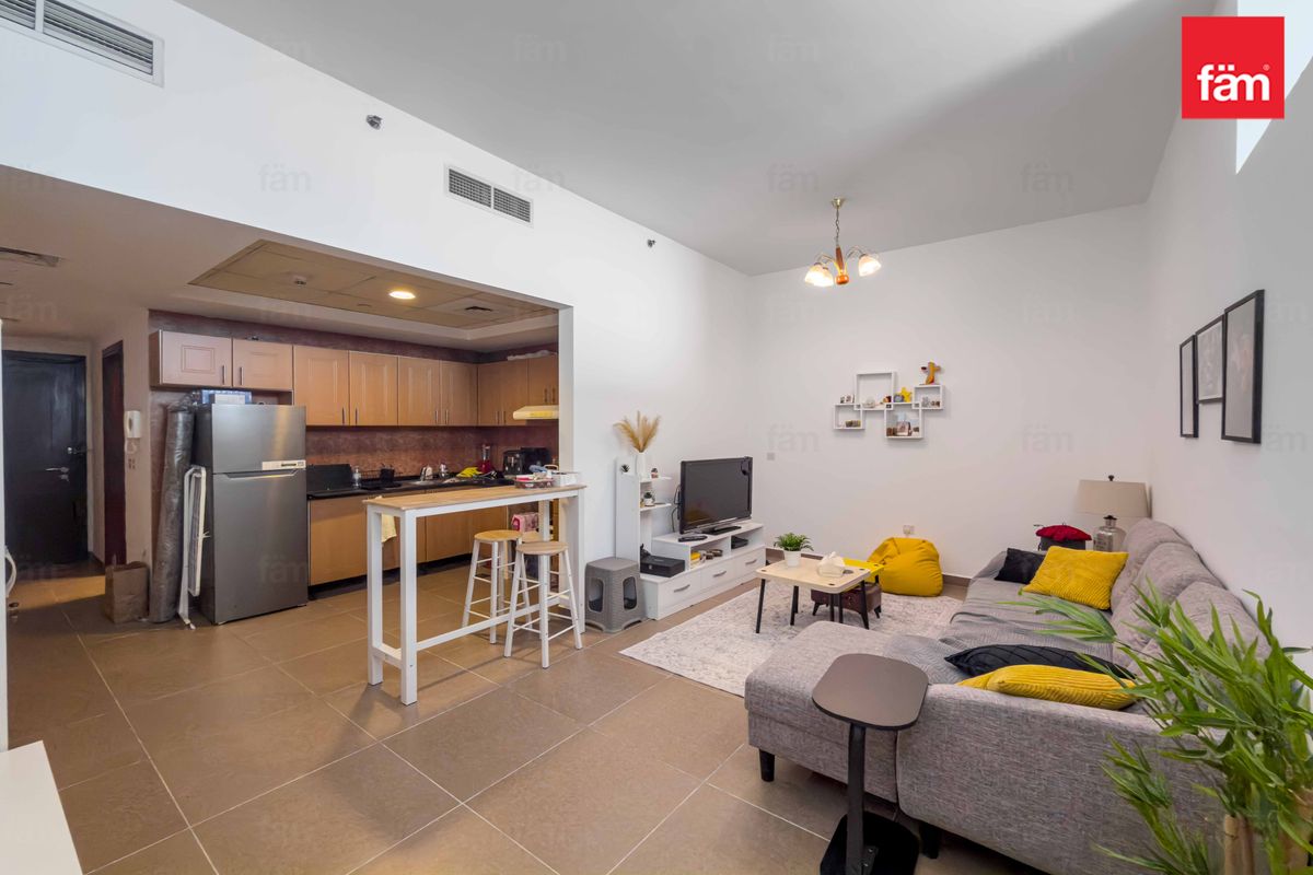 Spacious Apartment In A Quiet Community