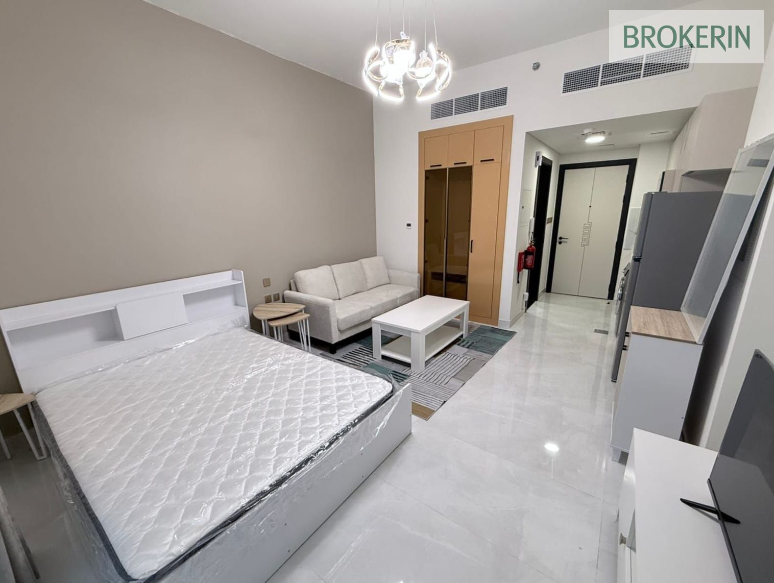 HIGH FLOOR - BRAND NEW FURNISHED - MOVE IN READY