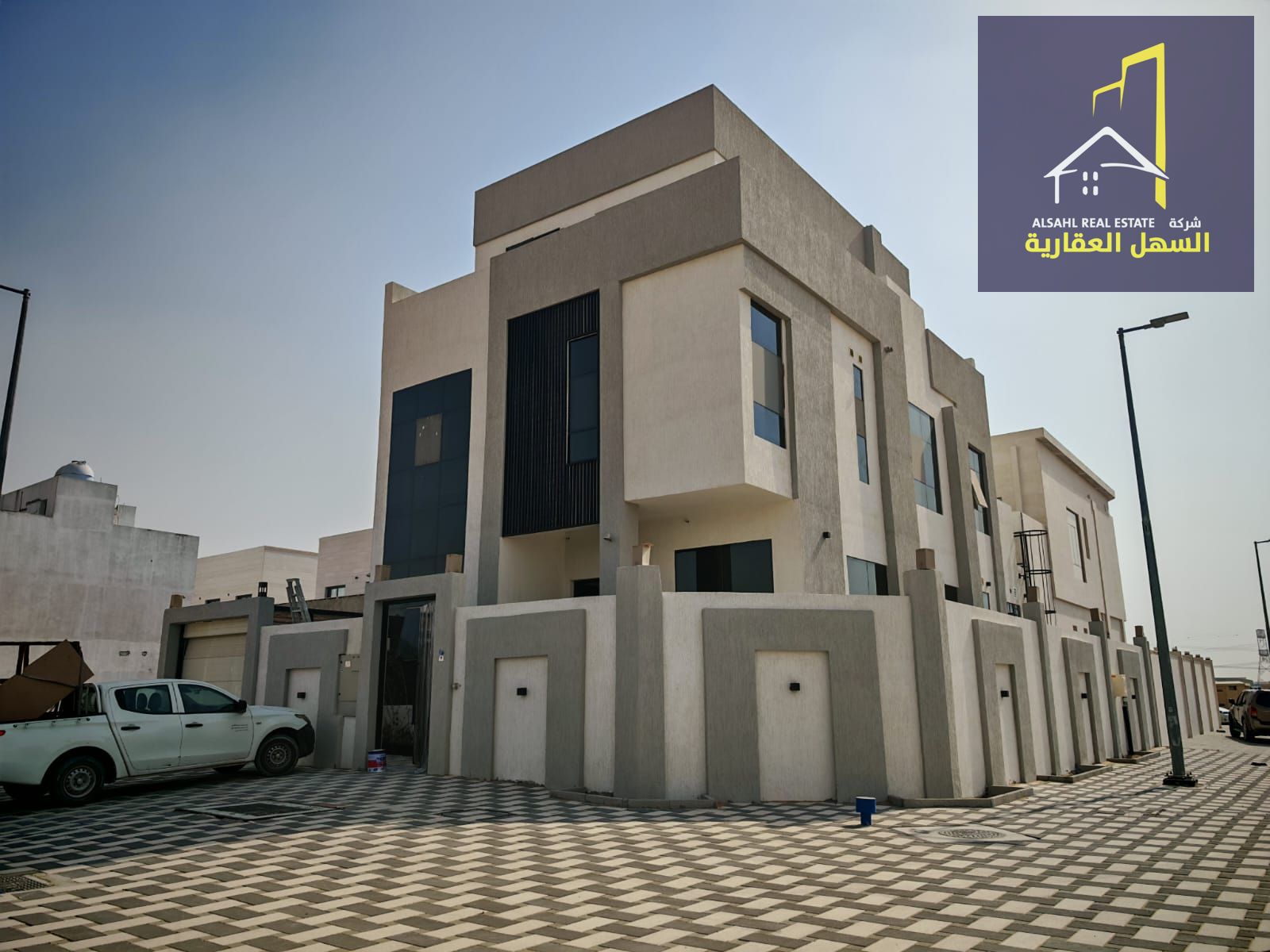 A very special villa for sale in the Hoshi area. . . Excellent location on the corner of two paved streets directly opposite the park.