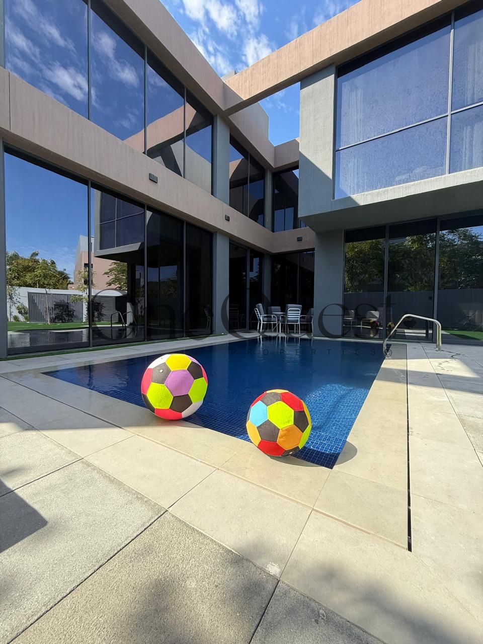 4 BR + POOL / CORNER/ MASSIVE PLOT / UPGRADED
