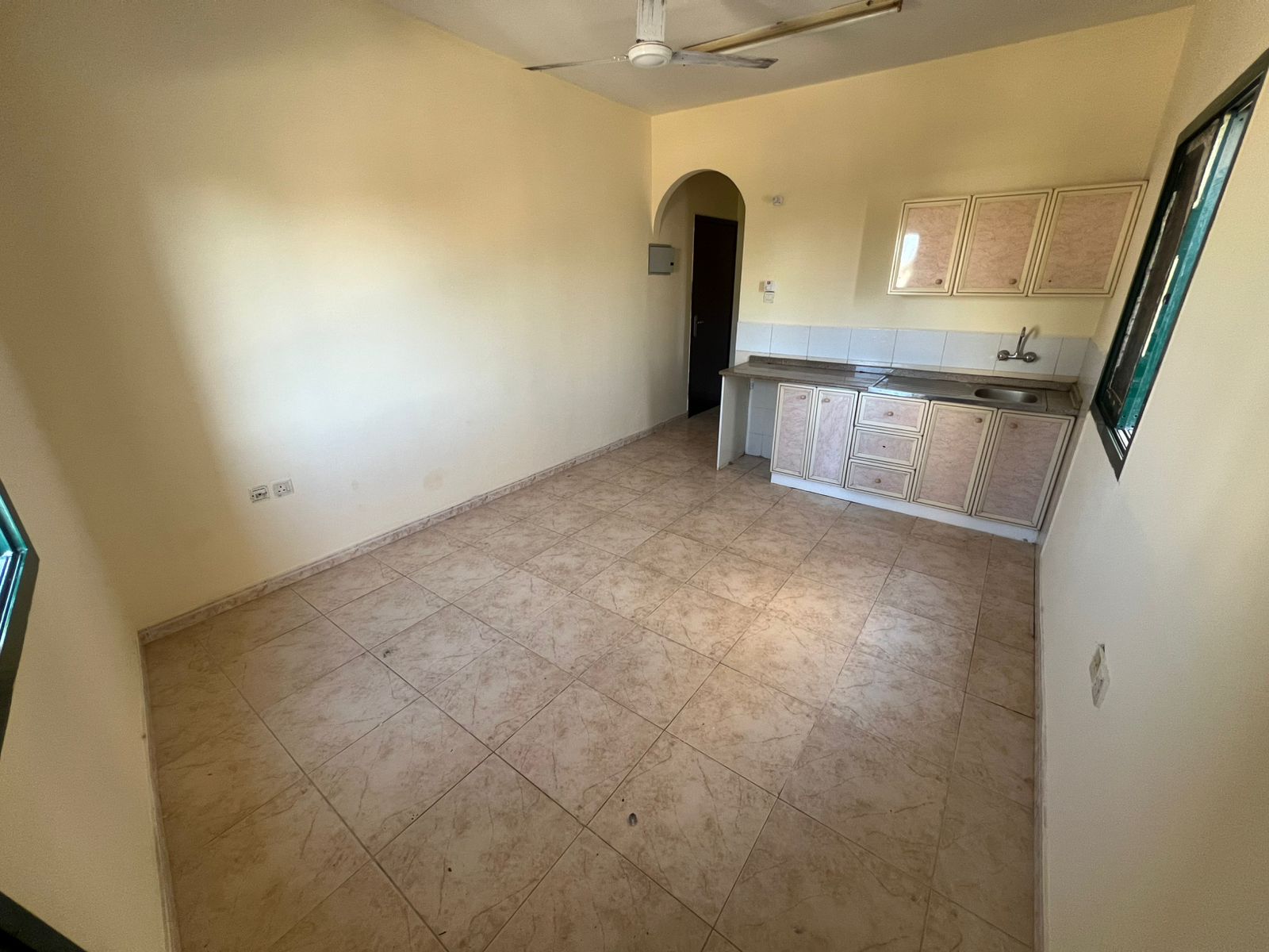 Studio Apartment for Annual Rent in Al Rashidiya 1, Ajman A studio apartment is available for annual rent in a prime location in Al Rashidiya 1, Ajma