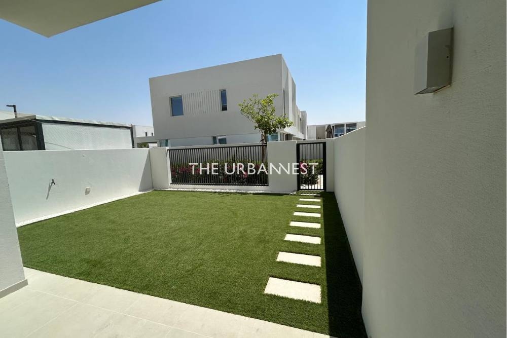 Single Row l Landscaped l Available now