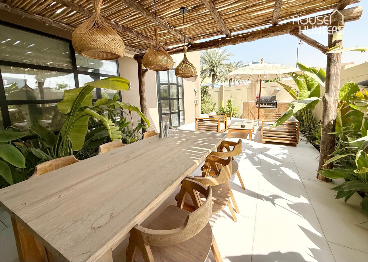 Largest Plot in Sevilla |Fully Renovated | End Unit
