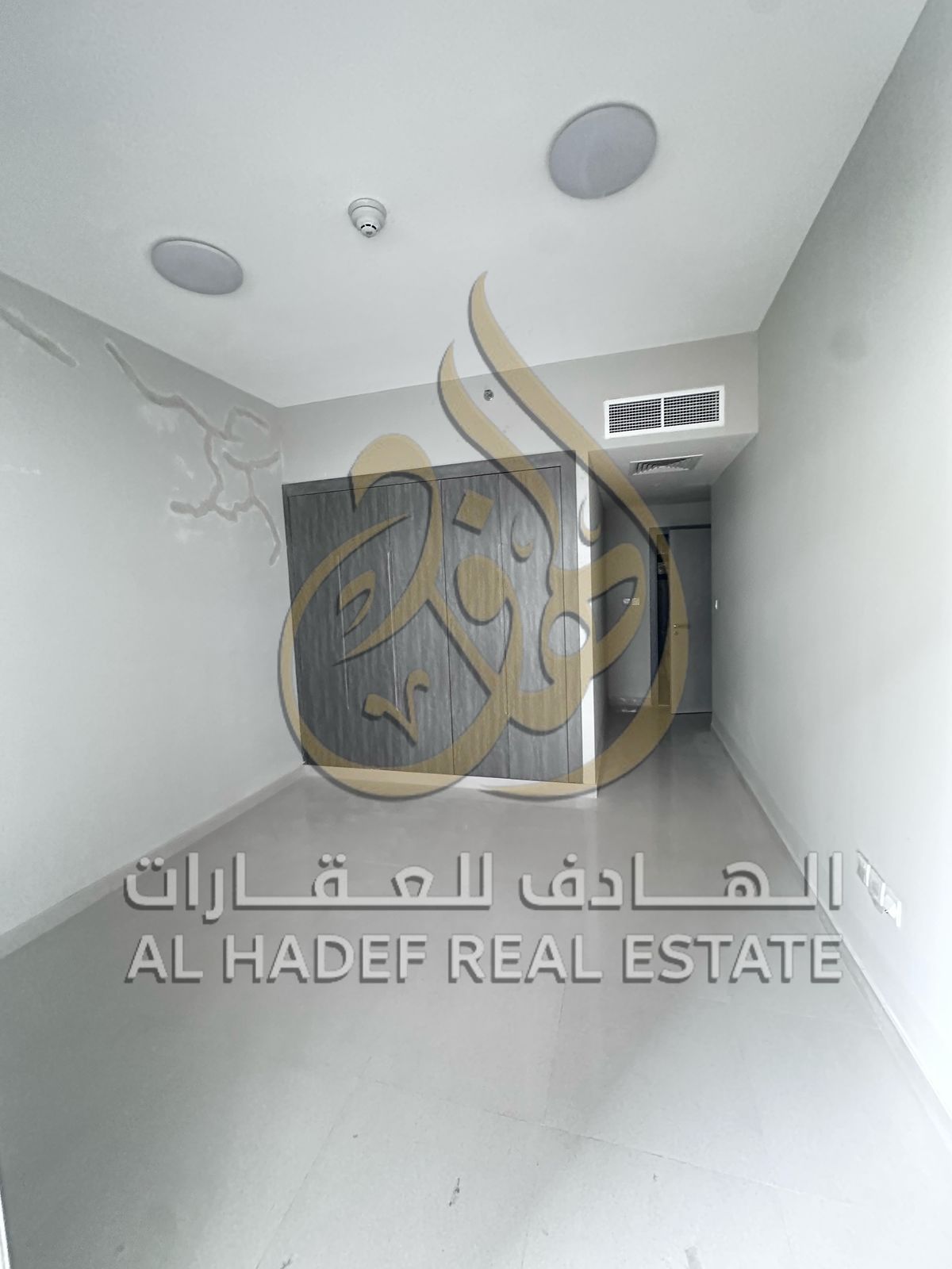 Two-bedroom apartment with a living room and balcony offering direct sea views, featuring three bathrooms, built-in wardrobes, free parking, and a pri