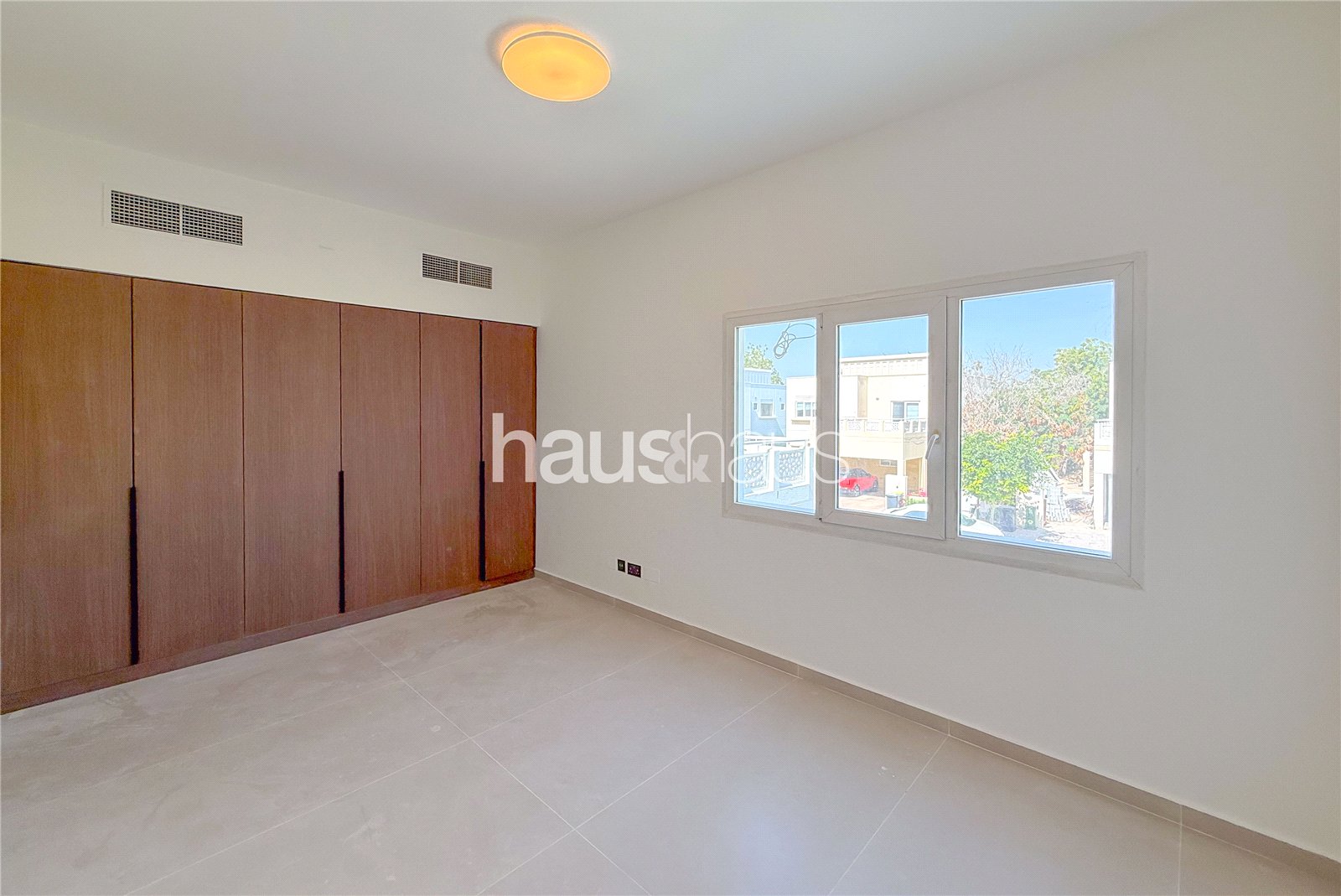 1st March | Private Pool | Large Plot