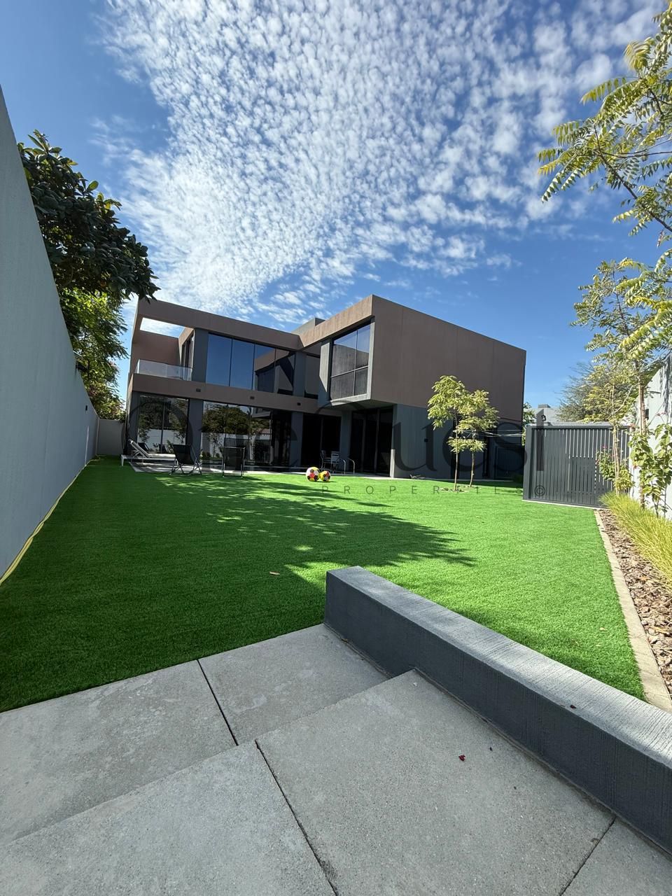 4 BR + POOL / CORNER/ MASSIVE PLOT / READ TO MOVE