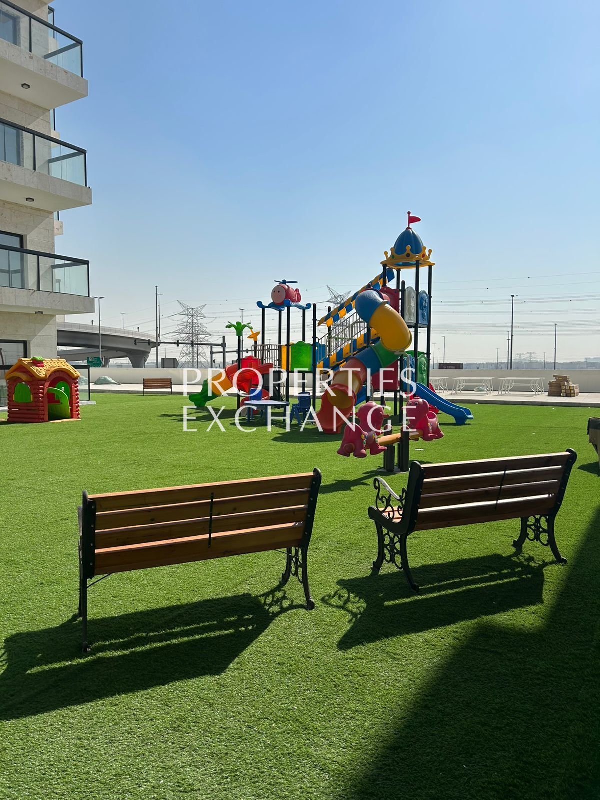 RESALE | OUTDOOR COURTS | MAID'S ROOM