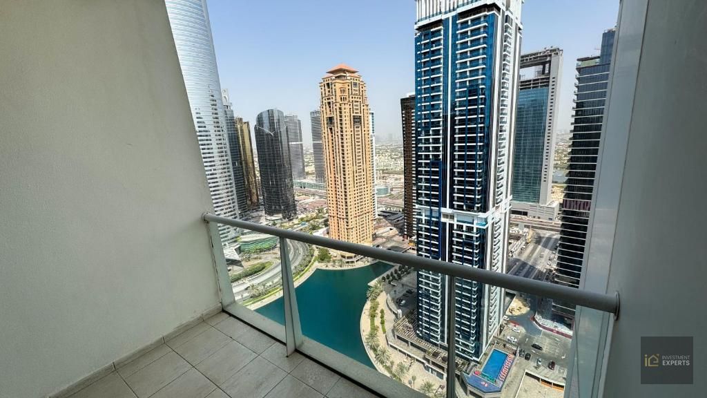 UPGRADED| LAKE VIEW| NEAR METRO