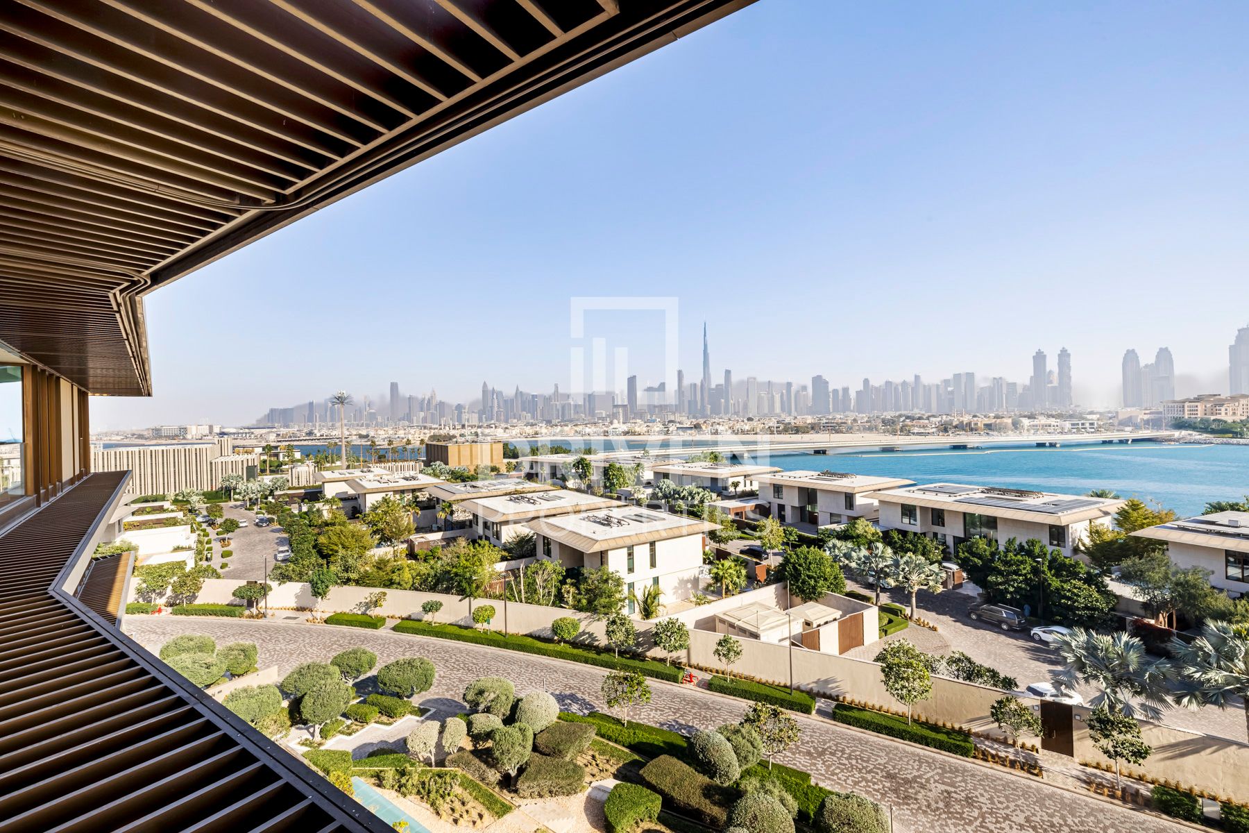 Luxurious Apt with Full Skyline and Sea Views
