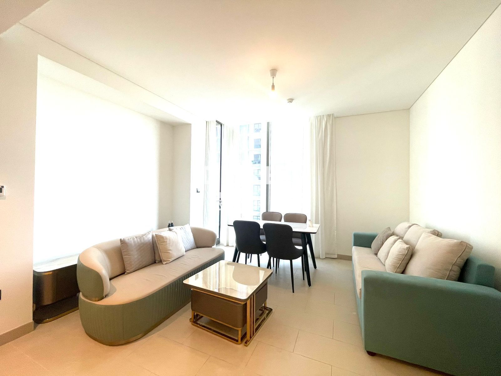GREAT LOCATION - HIGH FLOOR - READY TO MOVE IN