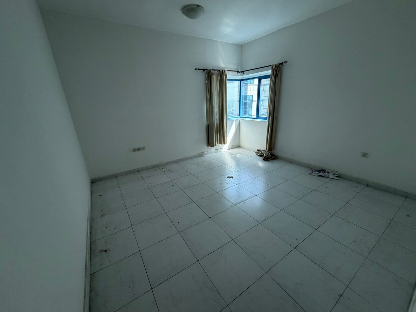 One-bedroom apartment in Falcon Towers, Al Rashidiya, Ajman. 32,000 AED payable in 6 installments, with parking.