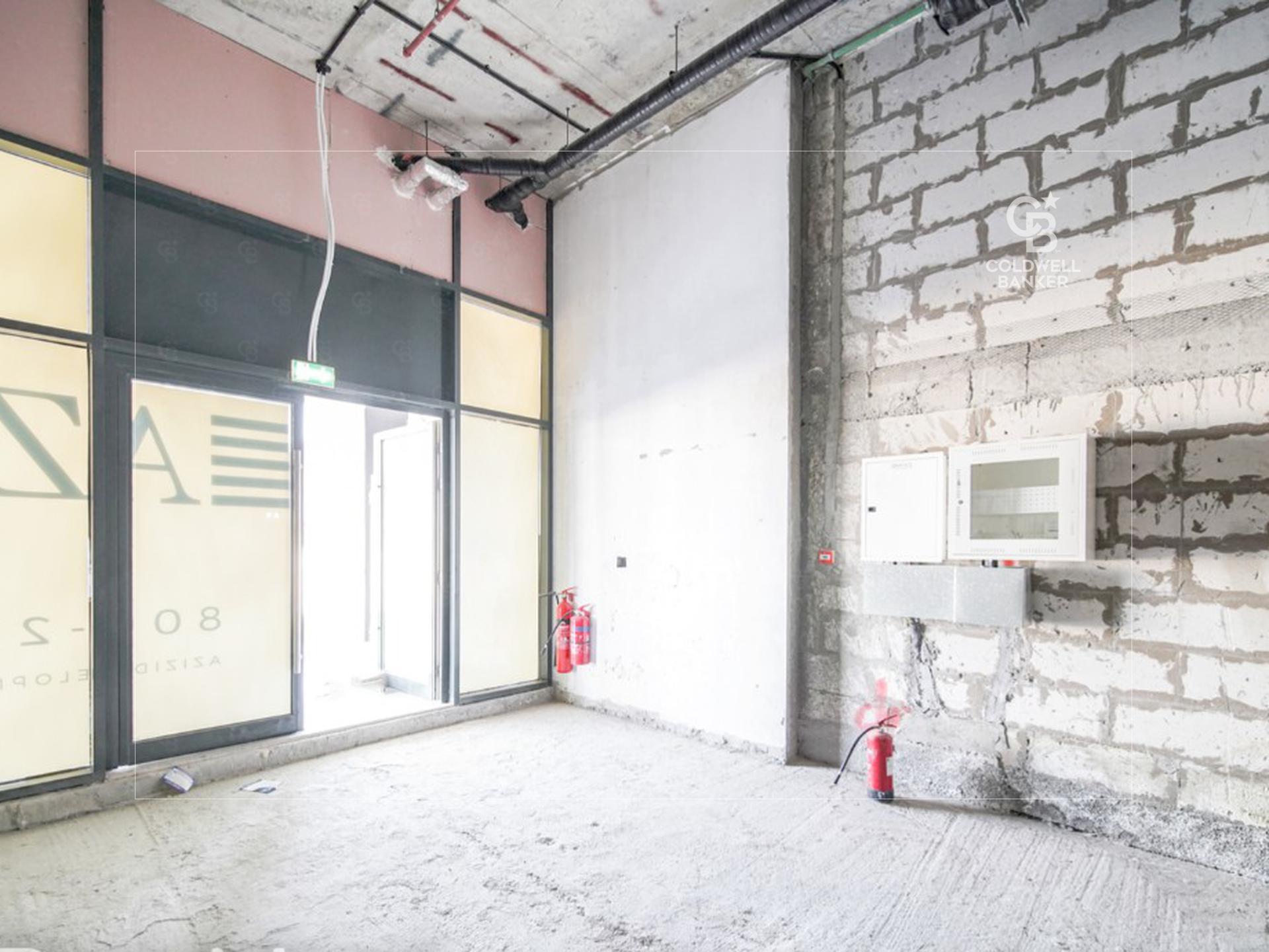 Prime Retail | Front of Lagoon | High ROI