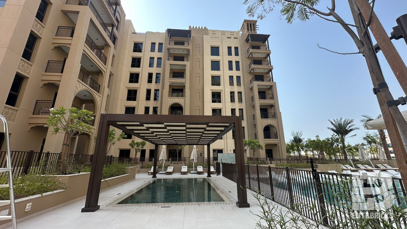 Prestigious MJL | Walk to Souk / Beach