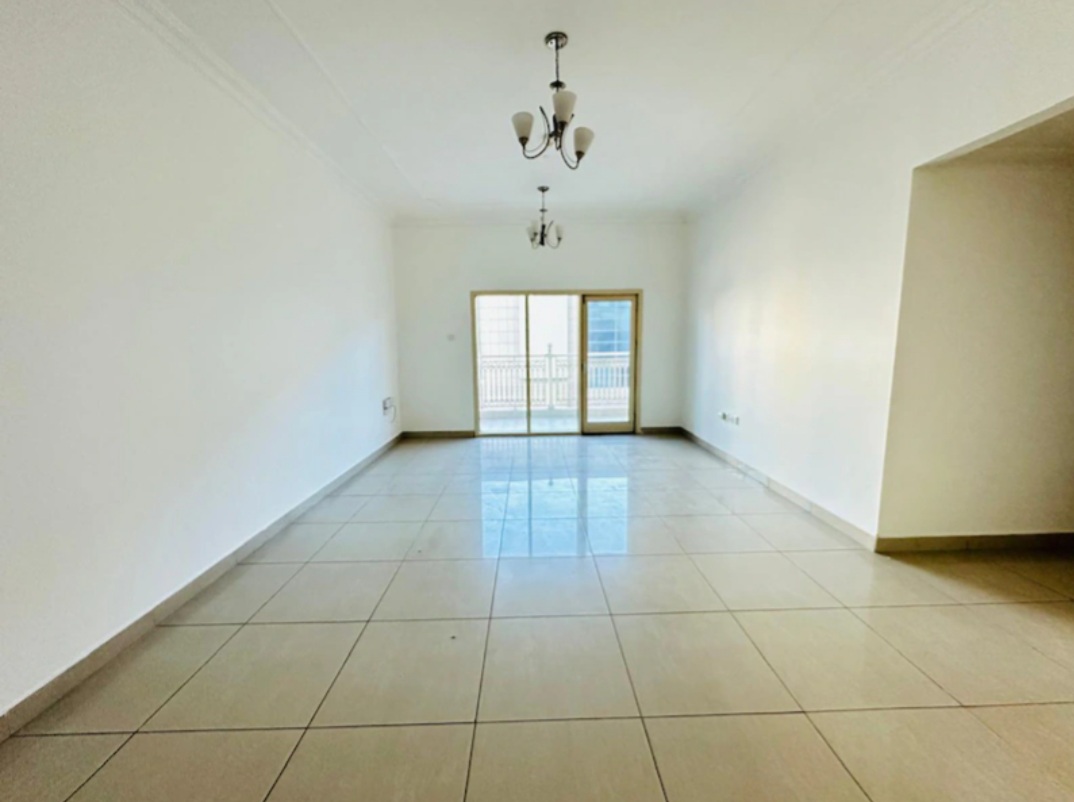 Luxury 2bhk 2 full washroom with Store room rent 48k 4cheque payment Near by safeer mall