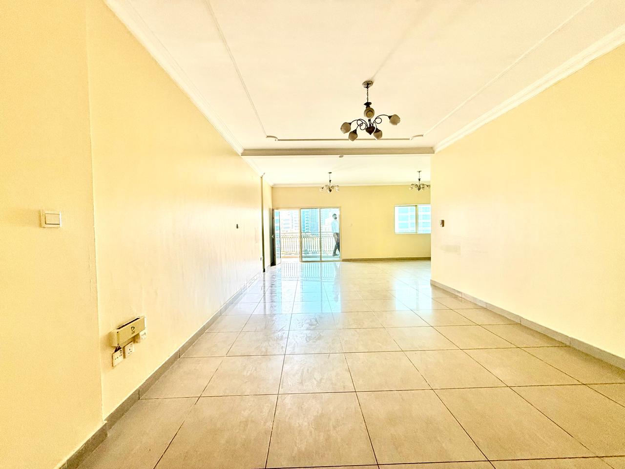 Luxury 3bhk with maid room with 4 washroom rent 70k 4cheque payment Near by safeer mall only for family