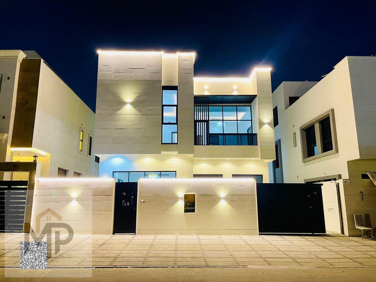 Villa for sale in Ajman, Al Yasmin area. 6 master bedrooms, majlis, 2 living rooms, maid's room, and roof terrace. Freehold ownership available to all