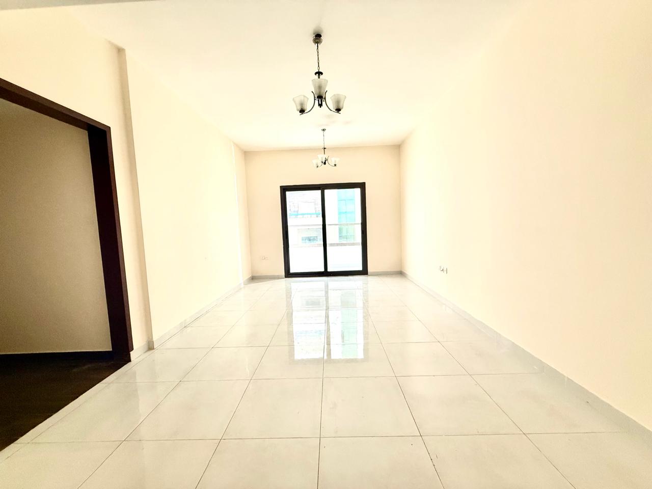Luxury 2bhk 3 washroom 2 full master bedroom parking free rent 55k 12 cheque payment Near by Ansar mall only for family