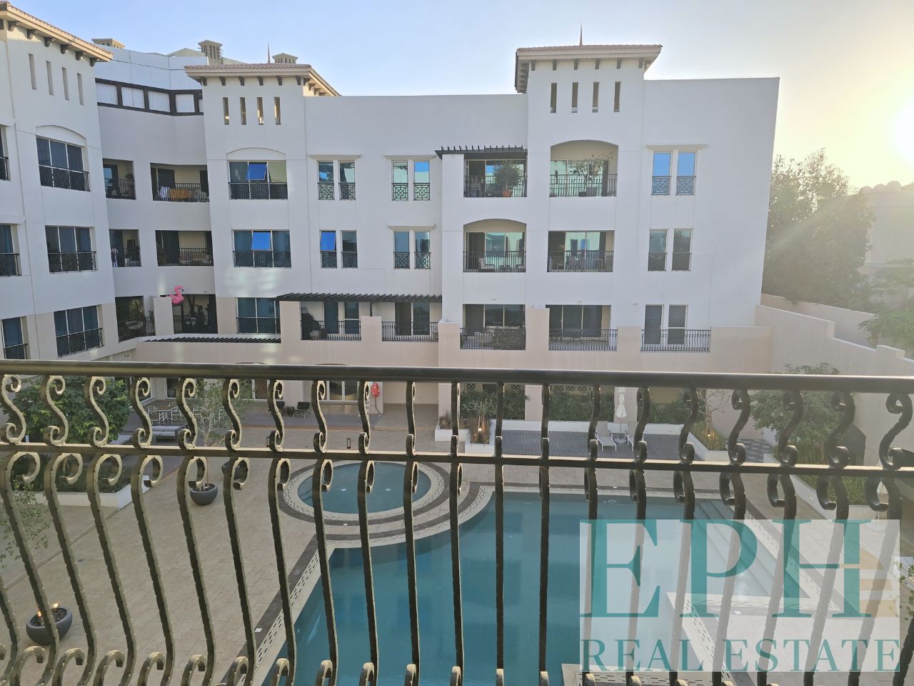 SWIMMING POOL VIEW | VACANT | MULTIPLE OPTIONS