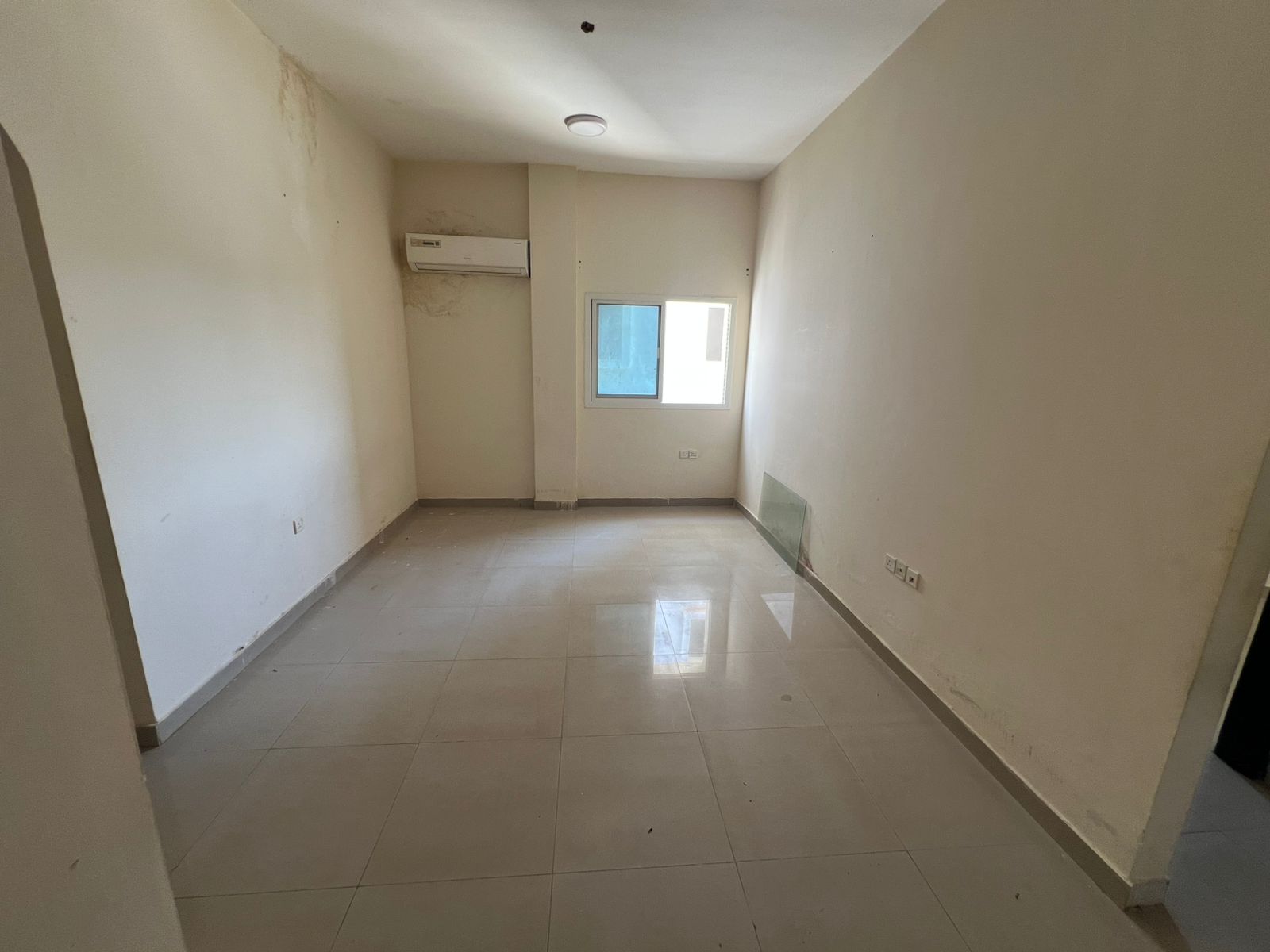 Two bedrooms and a living room - Annual rent - Family accommodation - Split AC - Free maintenance - Al Hamidiya, Ajman