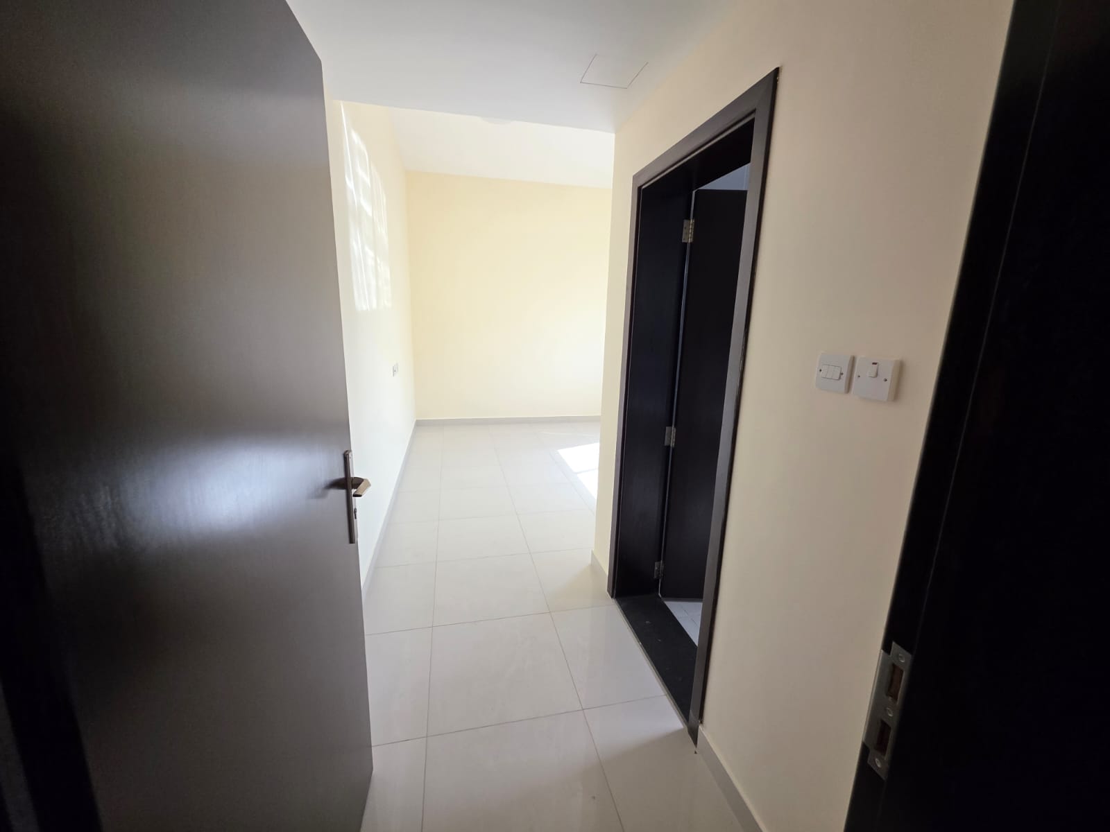 Luxury apartment, first occupancy, very spacious and elegantly designed, with excellent layout and a separate lounge, suitable for families looking fo