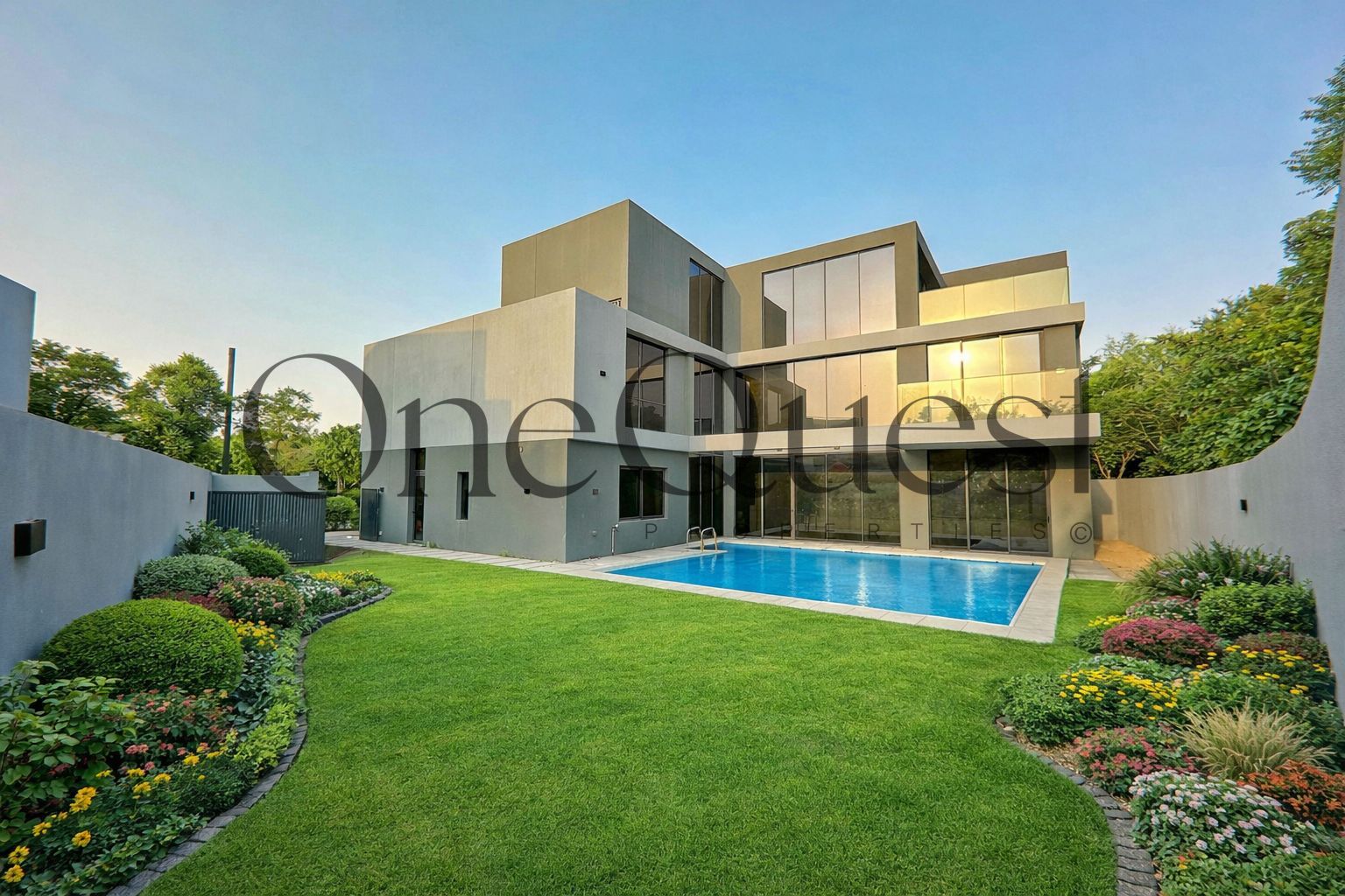 Luxury 5 Bedroom Villa with Pool - Brand New - smart home