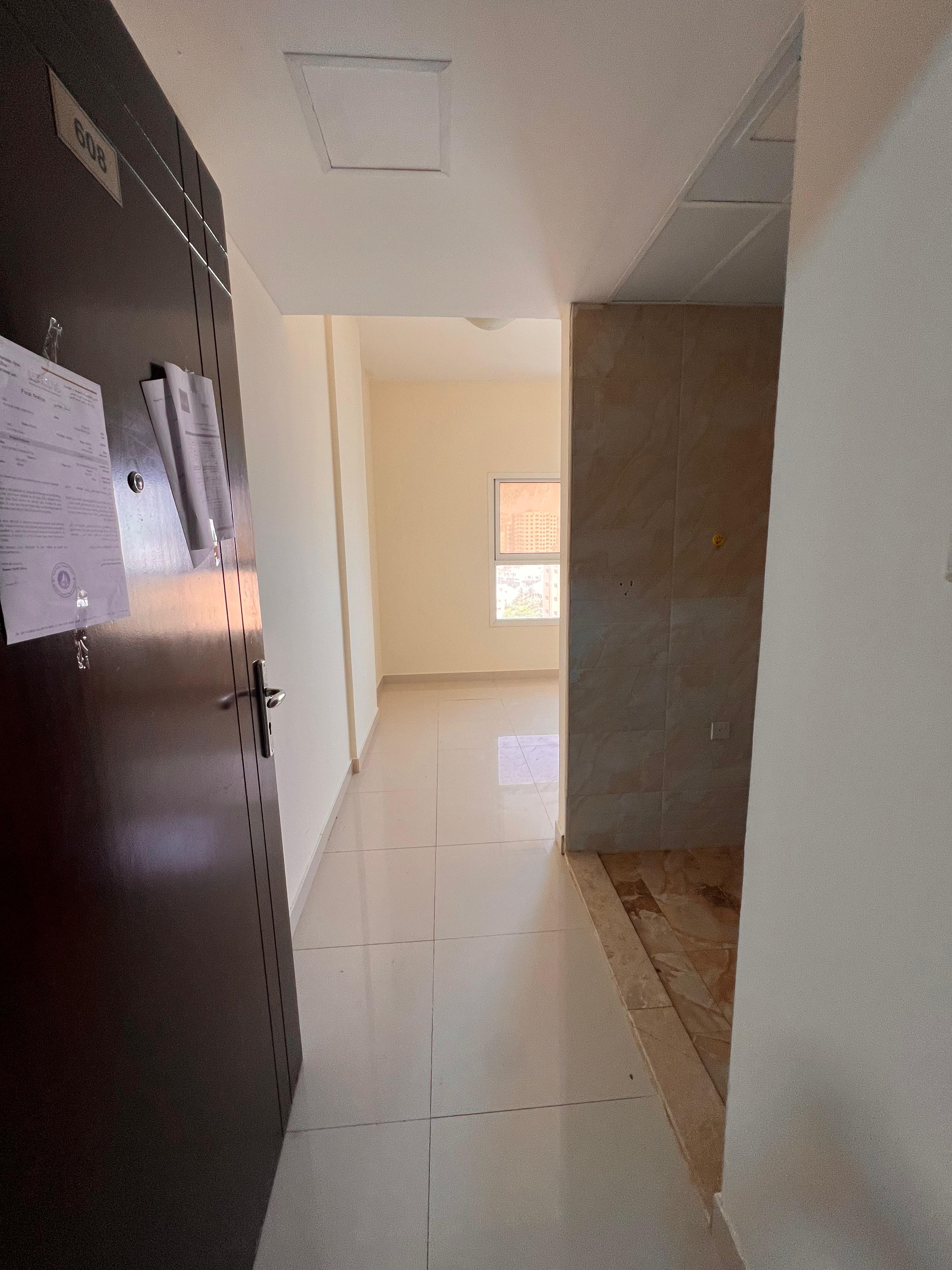 Studio for annual rent in Al Nuaimiya behind Safeer Mall, spacious, separate kitchen, central AC, maintenance by owner, 22,000 in 4 payments