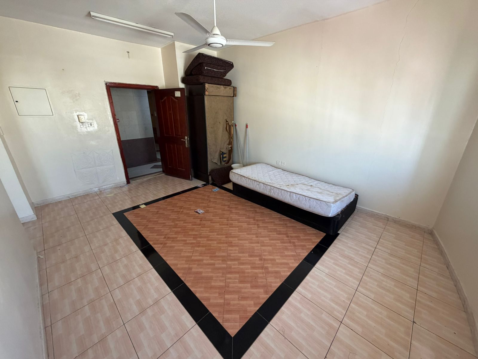 Apartment for annual rent in Ajman, one bedroom and living room, second row from the Ajman Corniche