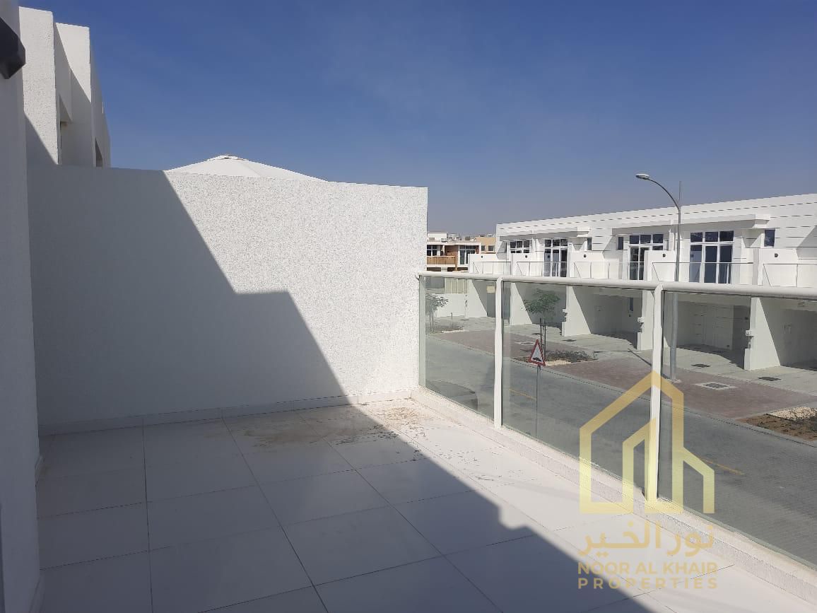 READY TO MOVE IN | SPACIOU AND BRIGHT | UNFURNISHED