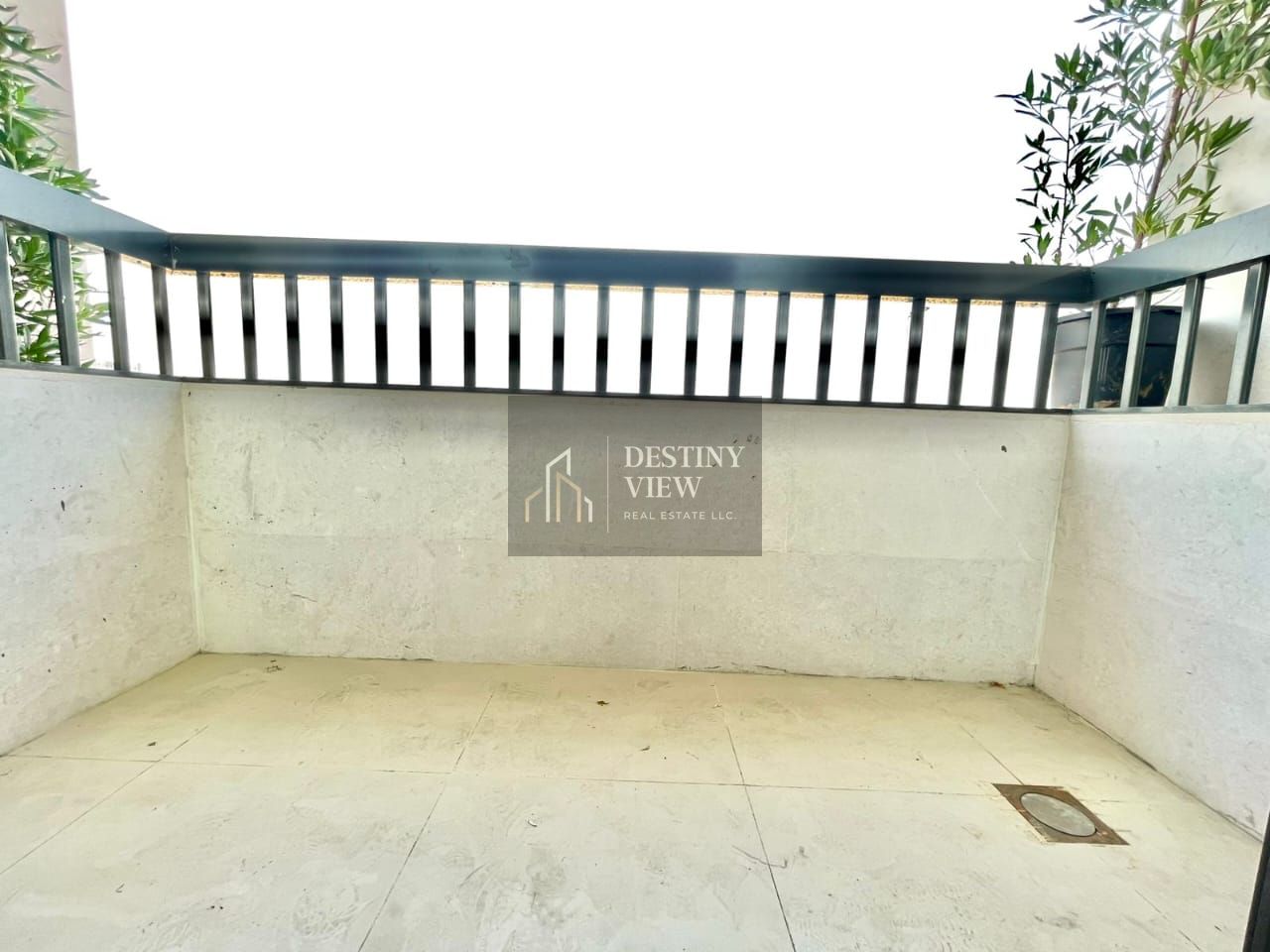 Like brand new lavish 2BHK fully family Building