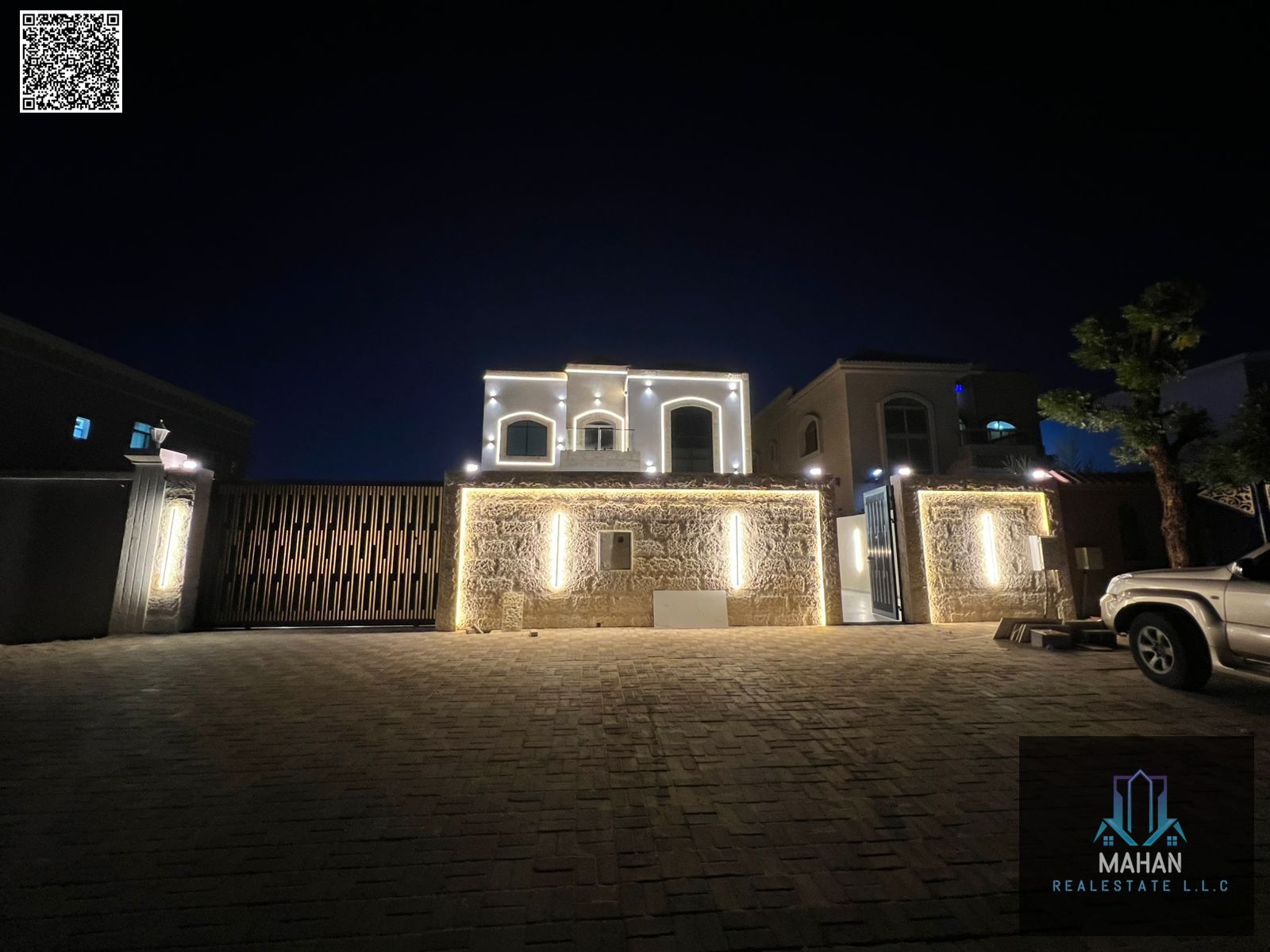 Villa and rooftop for sale in Ajman at a bargain price. Excellent location. Freehold ownership for life for all nationalities. Bank financing availabl