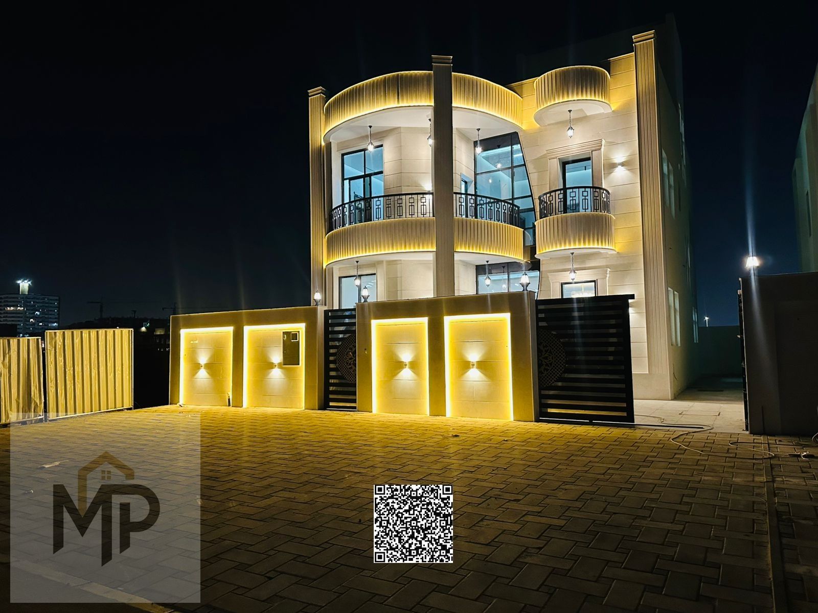 Ready-to-move-in villa for sale, all fees included, close to all services - very spacious interiors and distinctive finishes