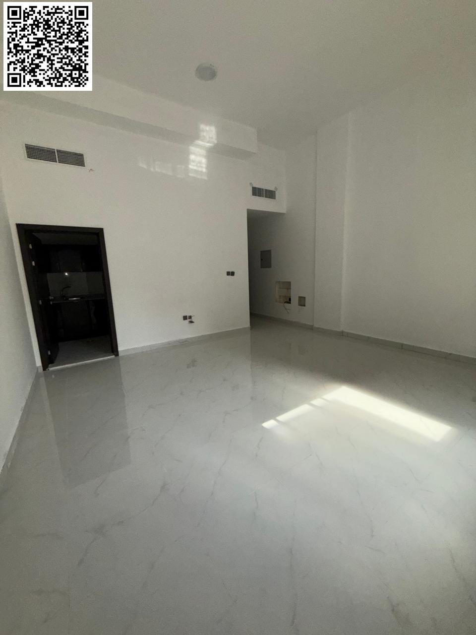 Brand new studio apartment for annual rent in Al Karama, Ajman, near the Corniche. Spacious, with separate bathroom and kitchen, open view. Price: AED