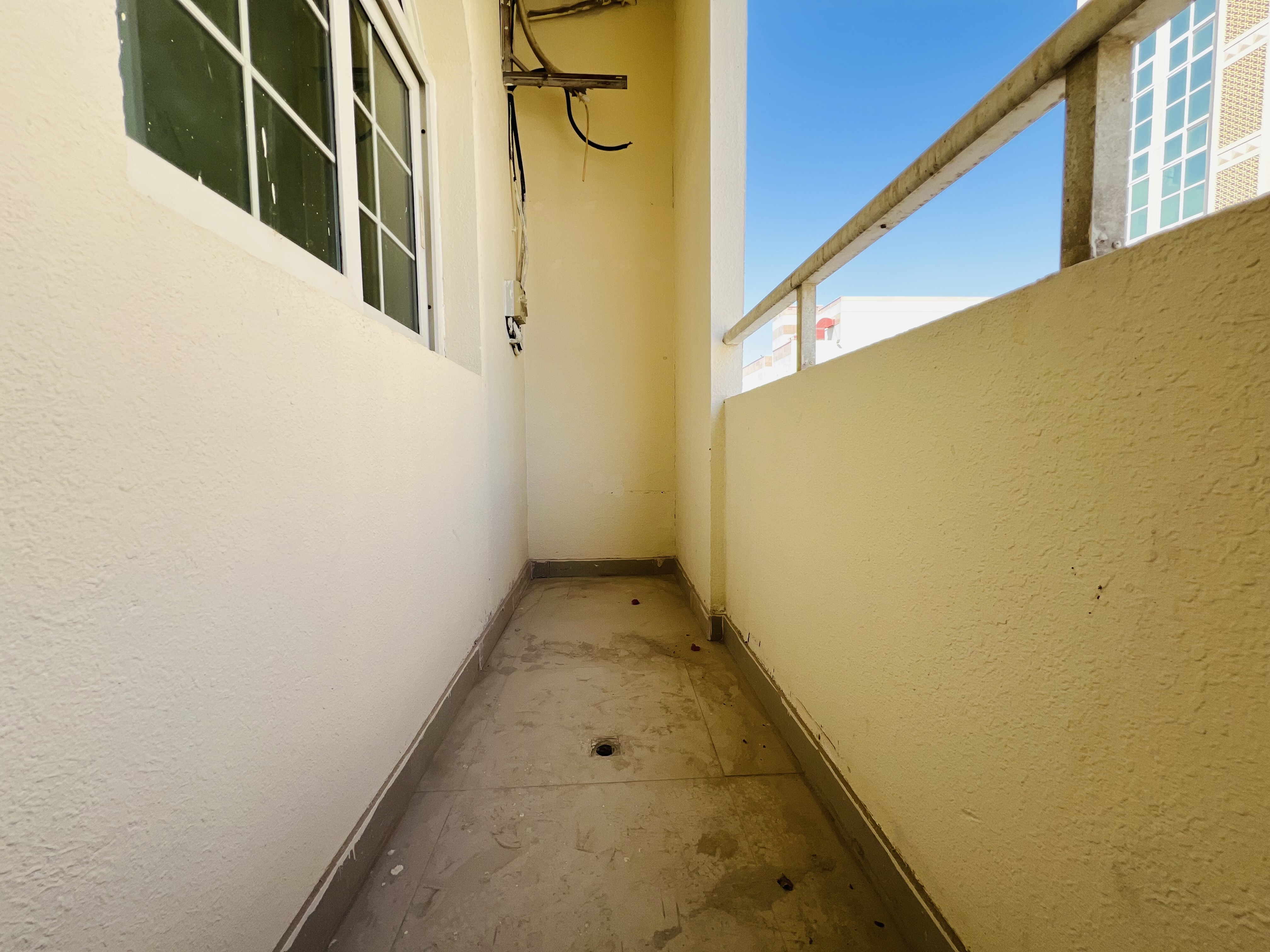 Huge offer 2bhk with balcony and 2 washroom close kitchen price 42k