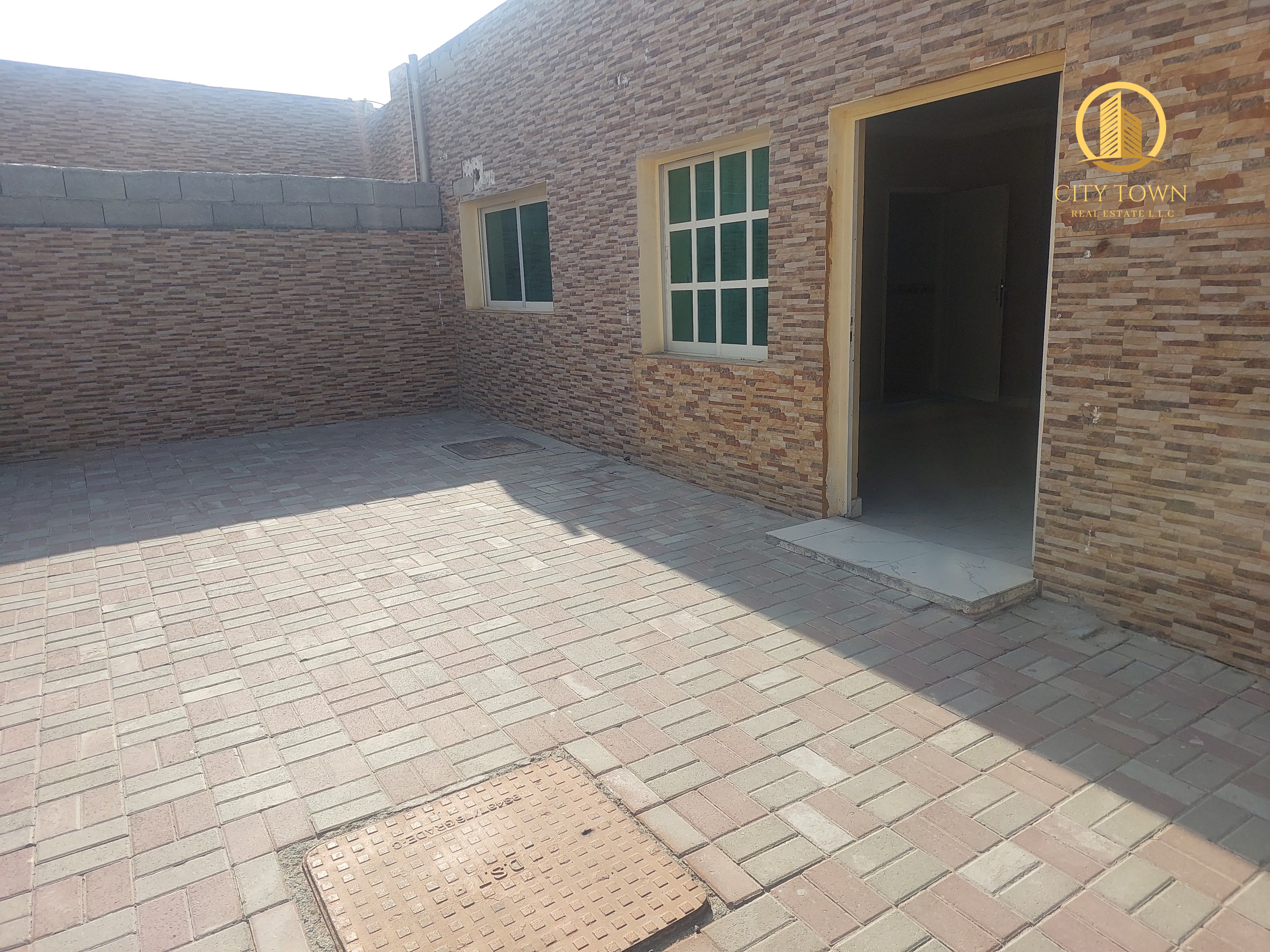 Without contract ! Spacious 2 bedroom hall with 2 W/R_ 3000/_ Monthly ! Al khezima area