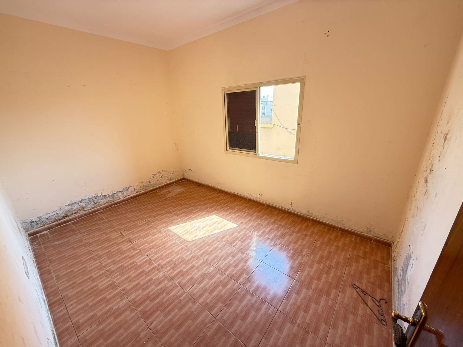 One-bedroom apartment for annual rent in Al Rawda, near Layali Beirut restaurant – one bathroom, split AC, AED 27,000 payable in 4 installments