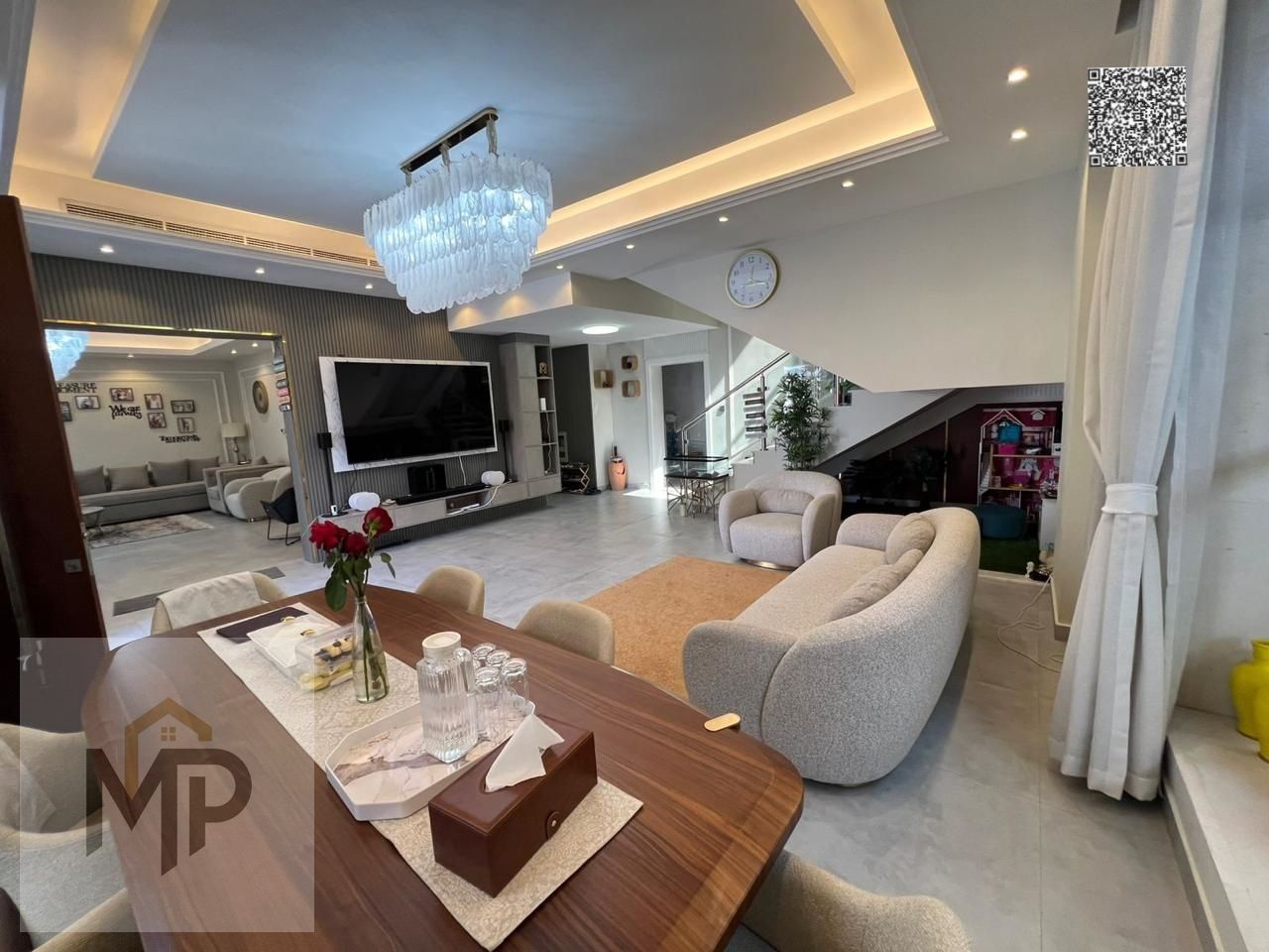 A rare opportunity! A 4300 sq ft villa with water, electricity, and air conditioning, with a great discount for cash payments.