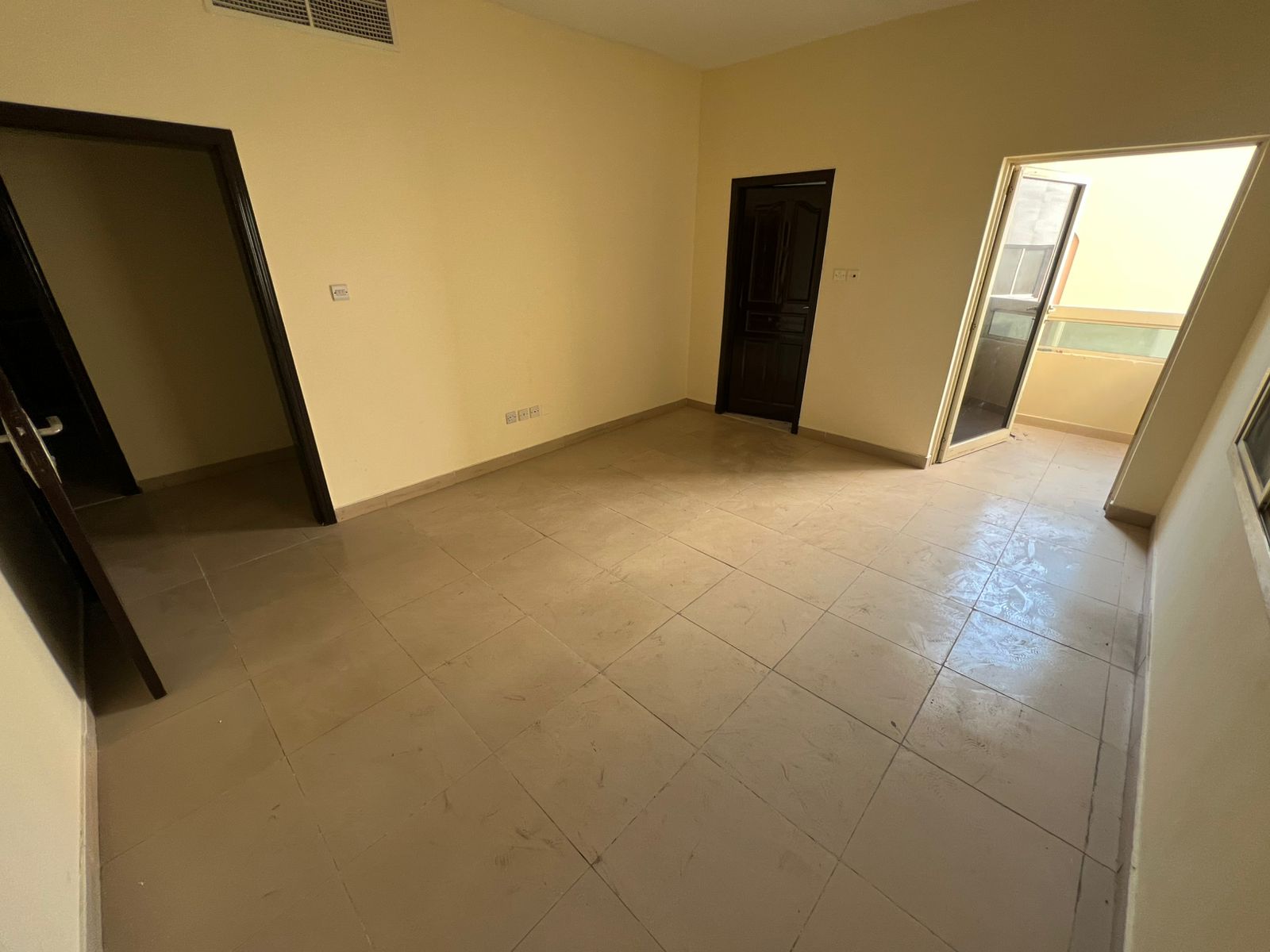 The most beautiful apartments for annual rent in Al Nuaimiya - Ajman. Three-bedroom apartment with a living room. Enjoy comfort and spaciousness in a