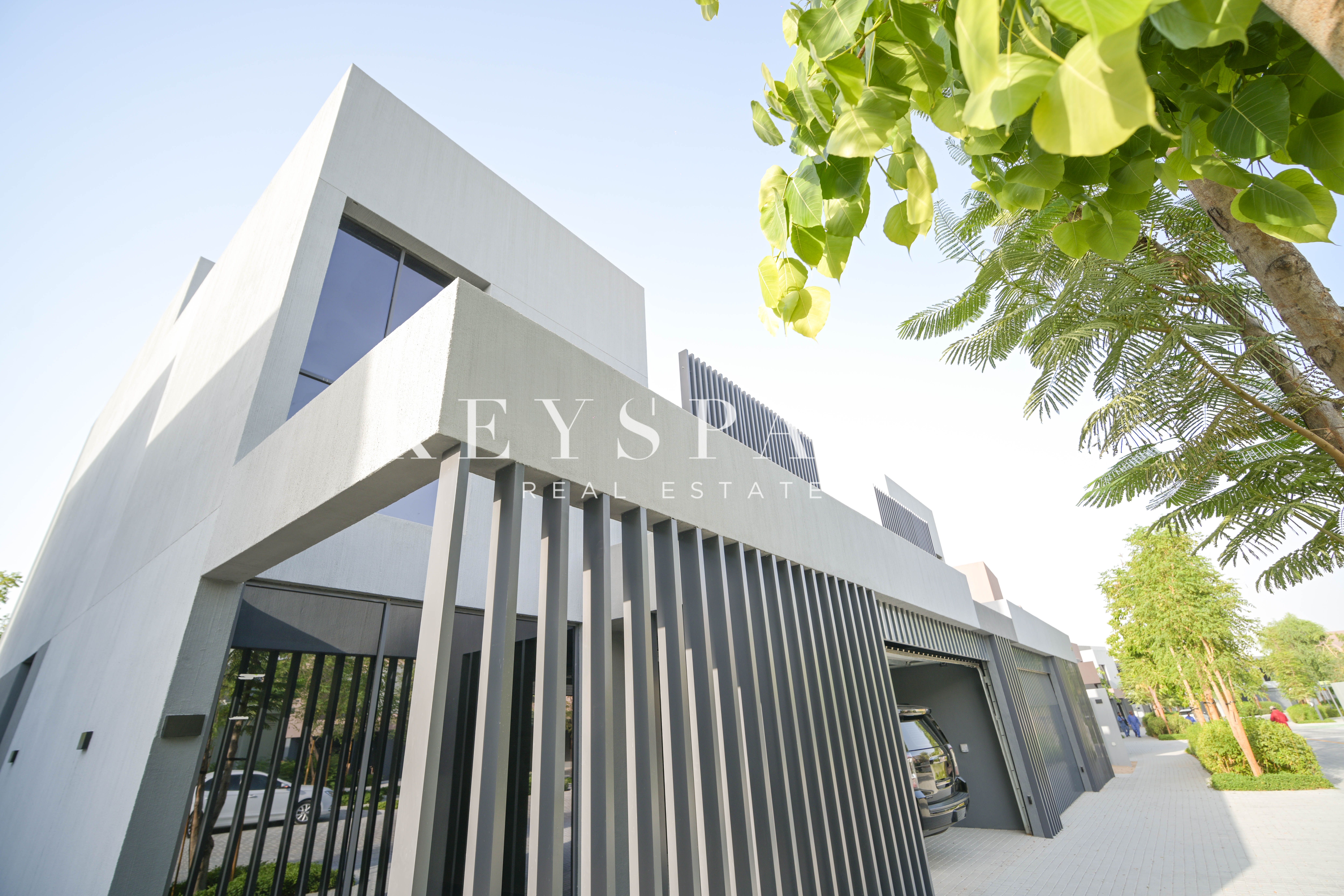 Distinguished Residence with Premium Amenities | Ready | Resale