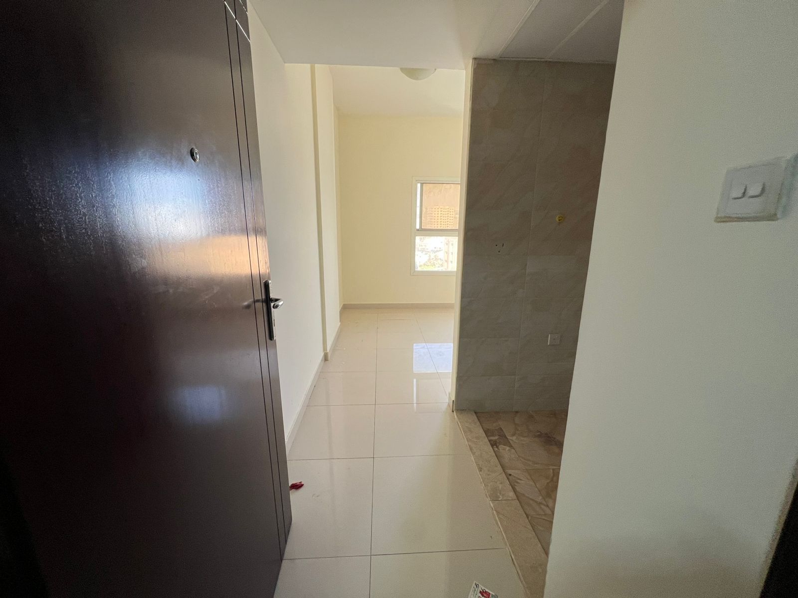 Spacious studio apartment for annual rent in Ajman – Al Nuaimiya, behind Al Safeer Mall Clean finishing