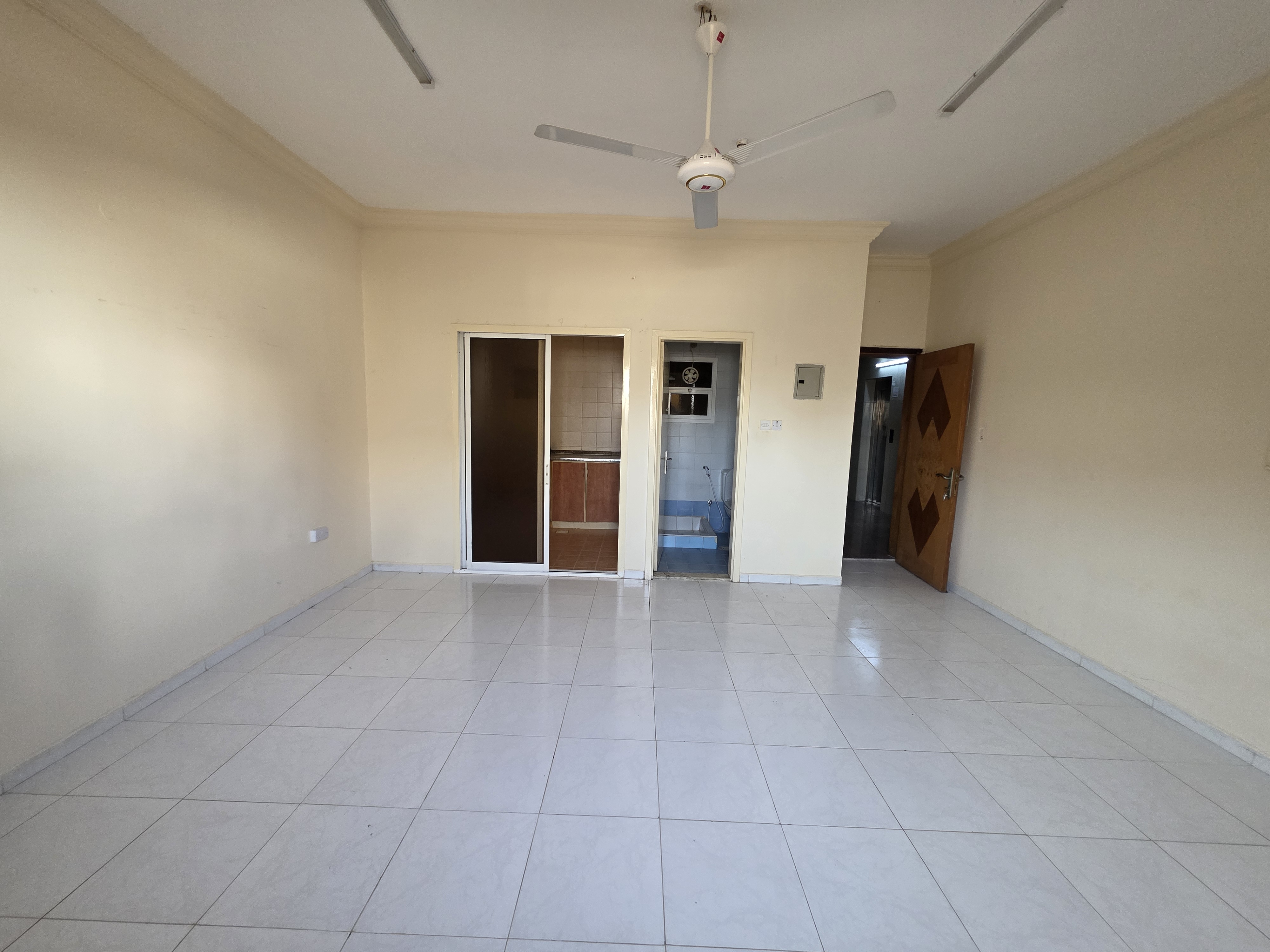 Big size studio ||seprate big kitchen|| open view ||No cash deposit