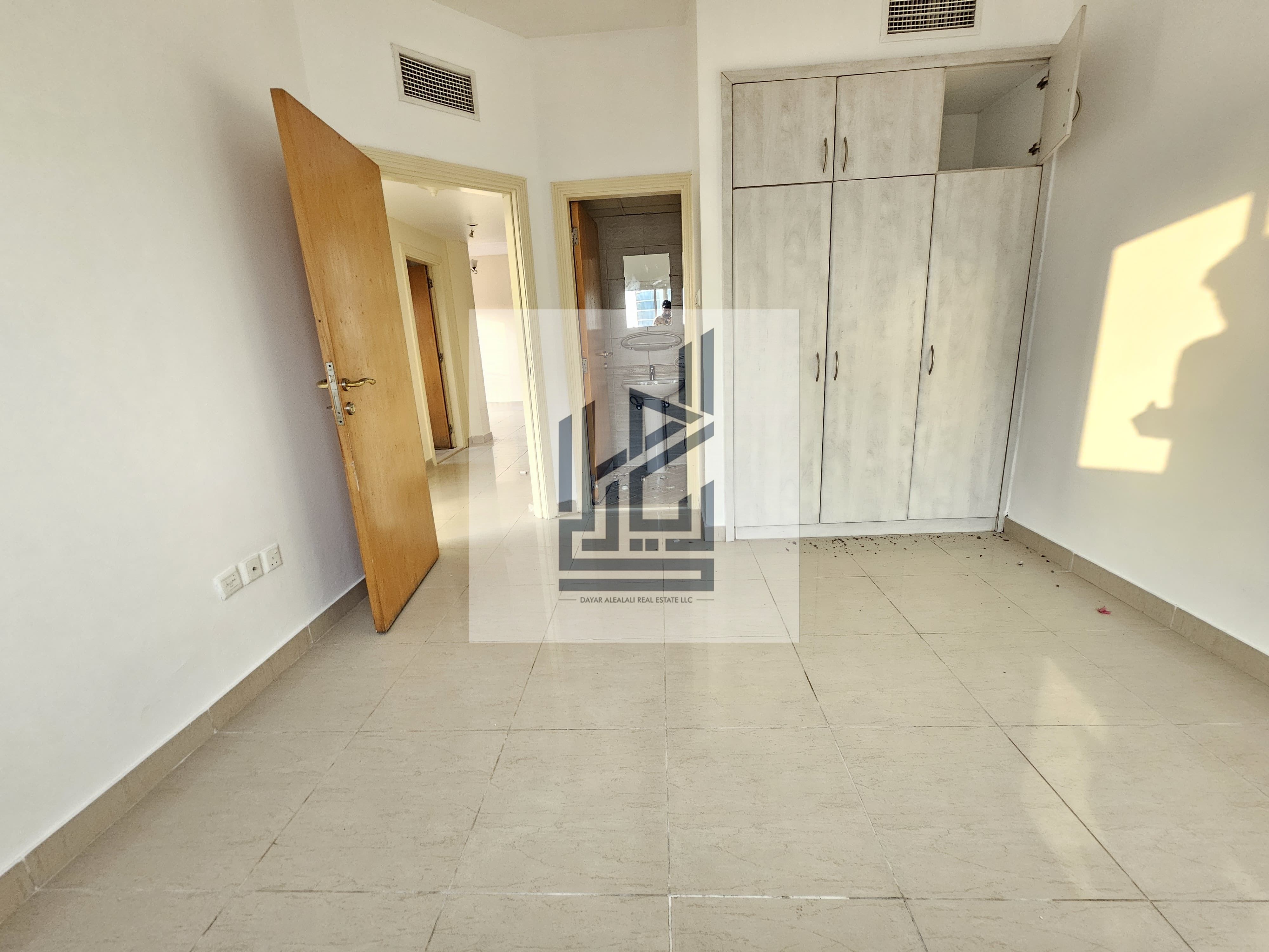 2BHK DUBAI BORDER FRONT RTA BUS STOP FAMILY BLDG