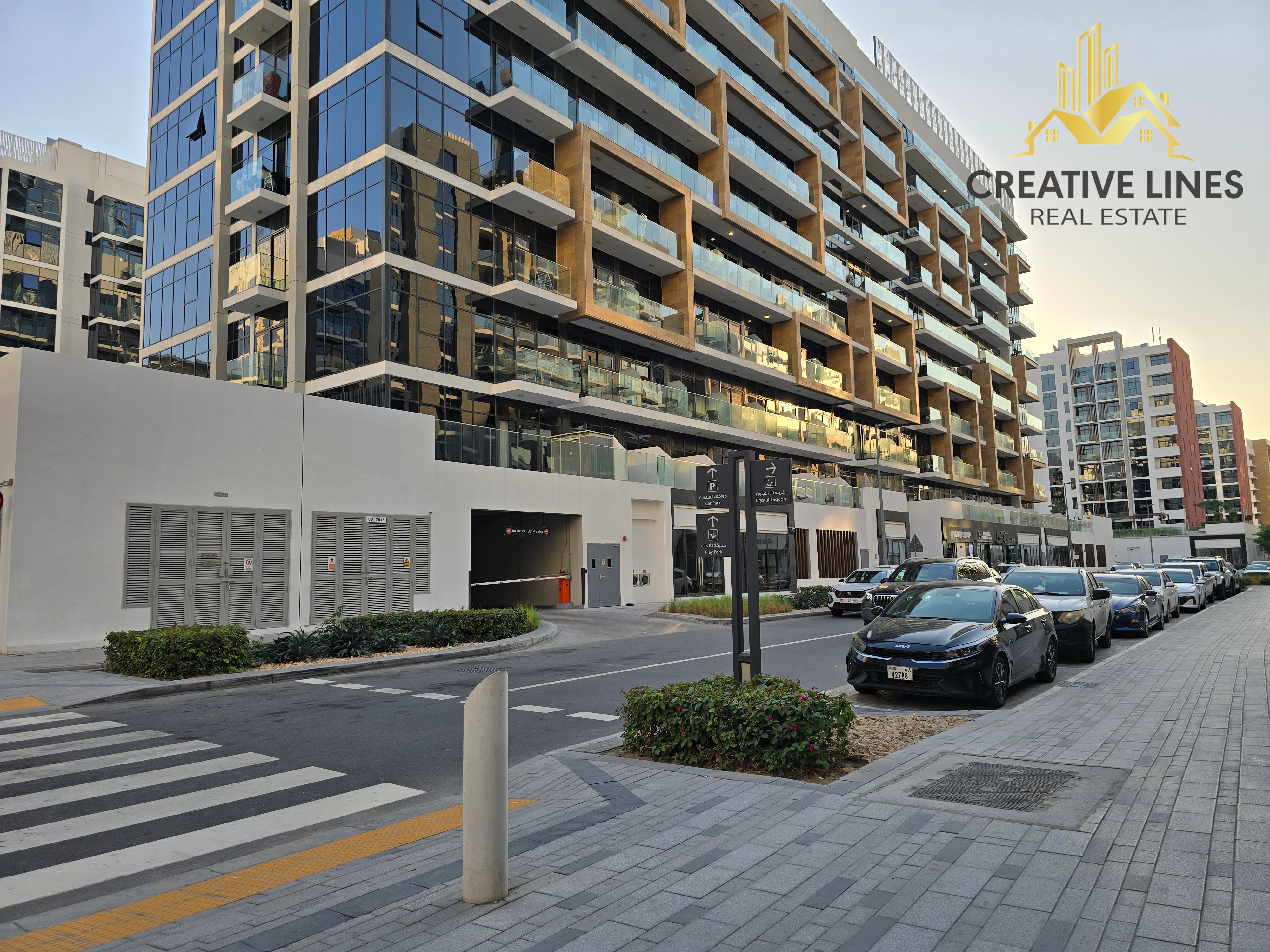 SUITABLE FOR YOUR BRAND - STREET FACING SHOP