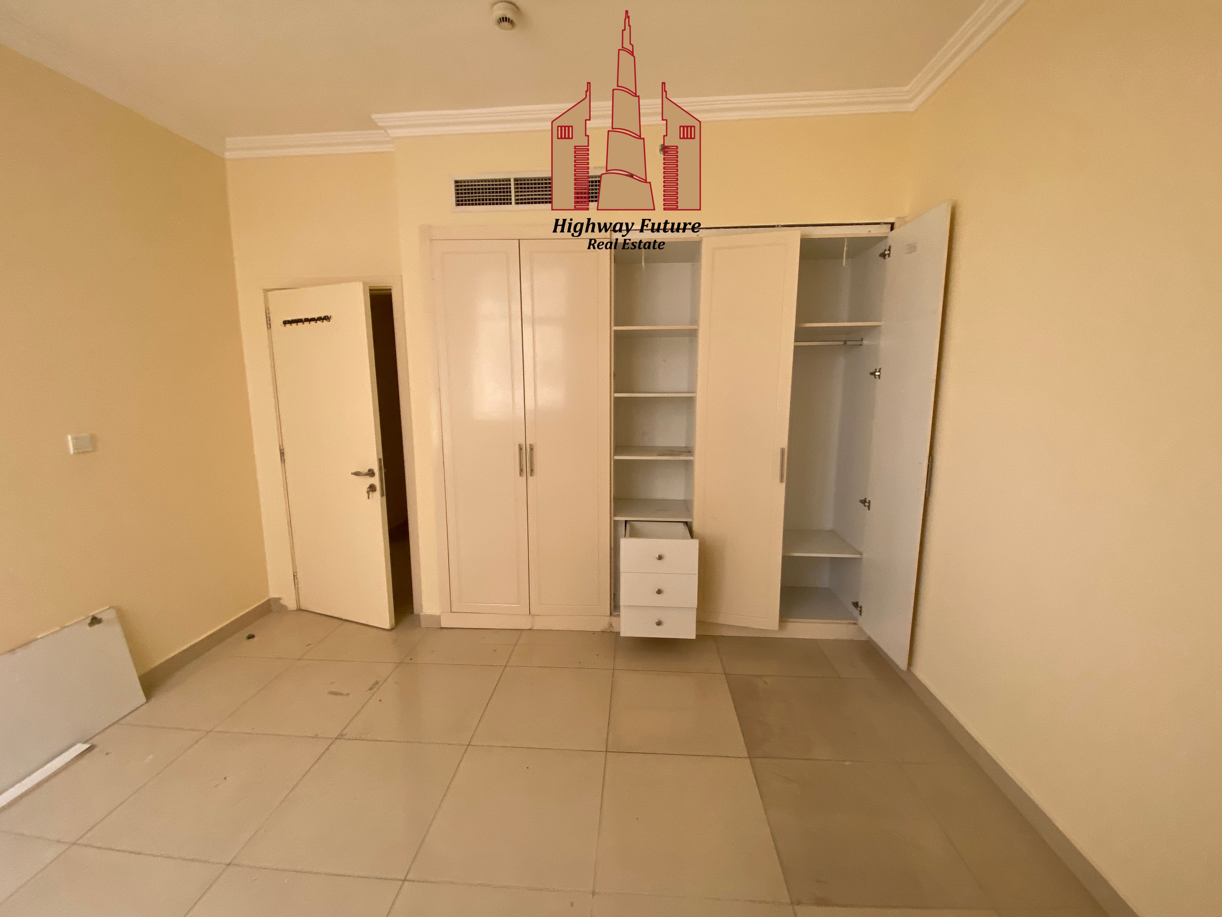 GET BIG SPACIOUS 2BHK WITH WARDROBES,PARKING AND 3 WASH ROOMS