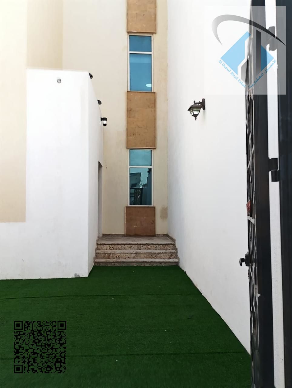 Villa for sale opposite the mosque, including water, electricity, and air conditioning. Freehold ownership for all nationalities.