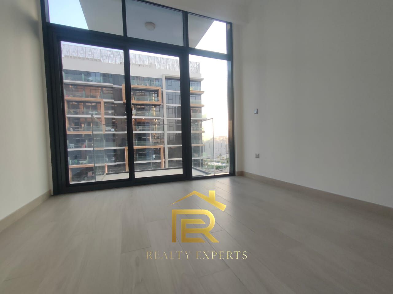 Bright Studio with Stunning Views | Pool & Gym