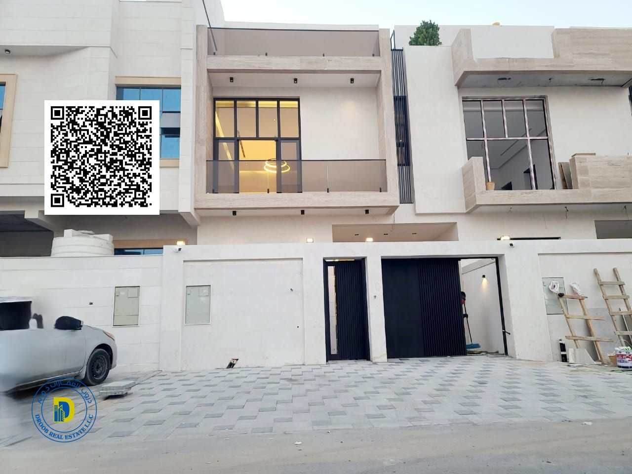 For those seeking luxury, a villa in Al Yasmin, 5 bedrooms and a roof terrace, registration fees included, prime location.