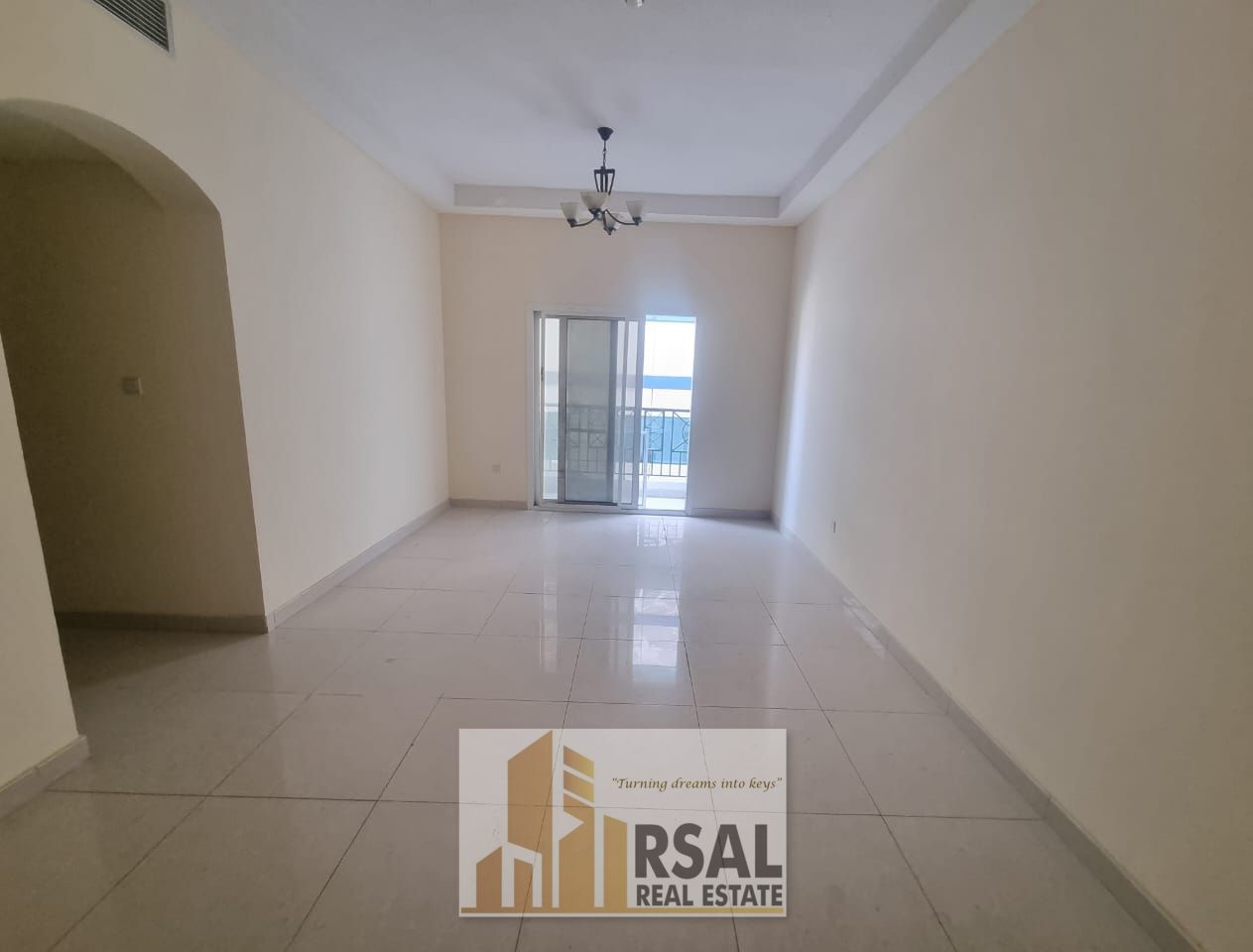 Specious 2BHK With Balcony/Family Building/Near Muwahila Commerical