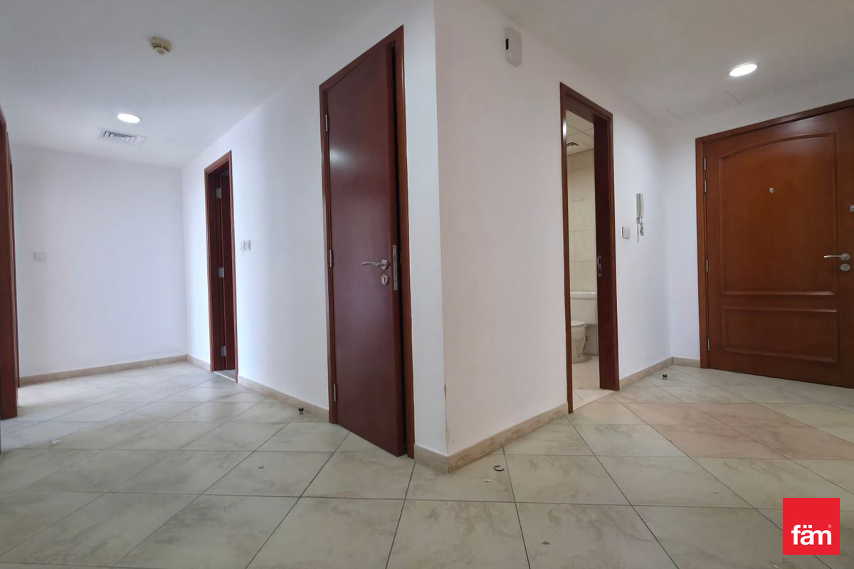 Larger Living Layout with Community views